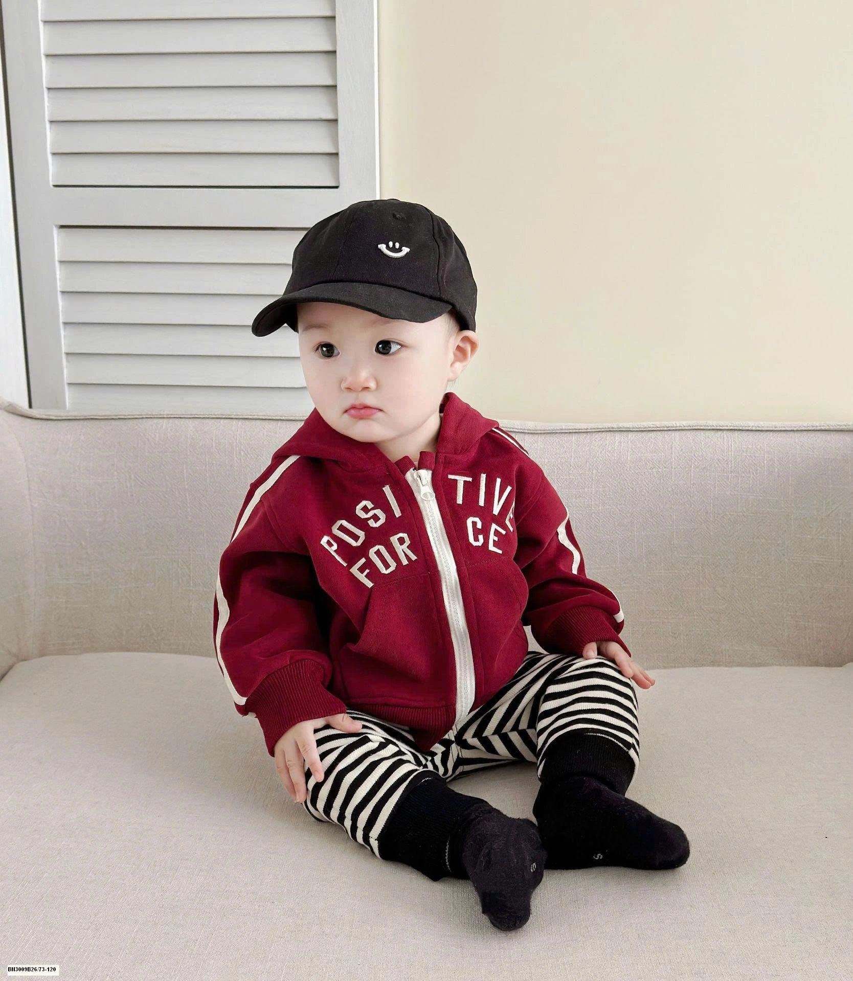 ÁO HOODIE ĐỎ CHỮ MIX QUẦN KẺ NGANG