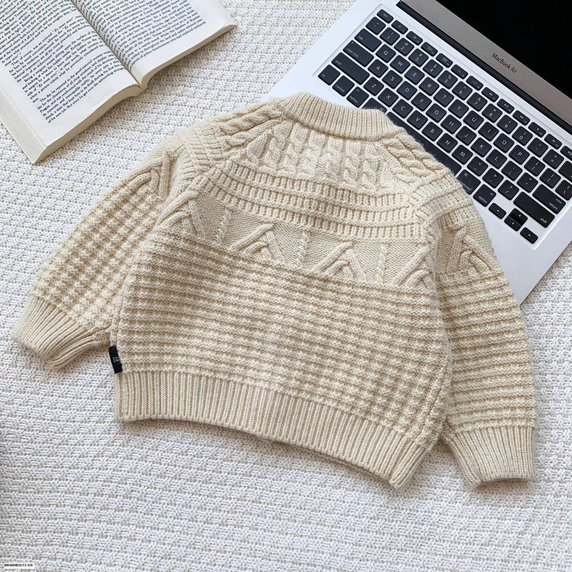 ÁO LEN CÚC GỖ MIX QUẦN DENIM BÓ GẤU