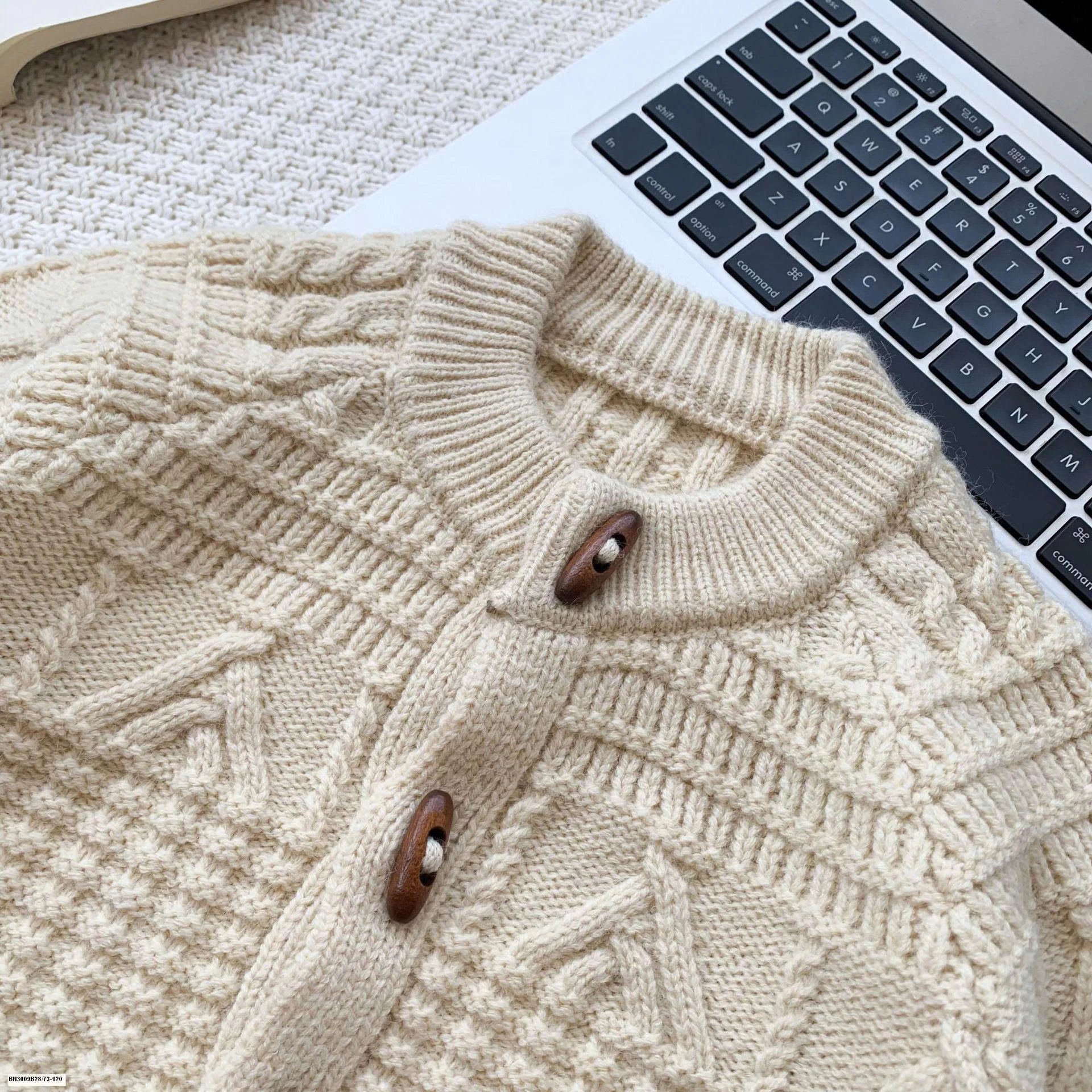 ÁO LEN CÚC GỖ MIX QUẦN DENIM BÓ GẤU