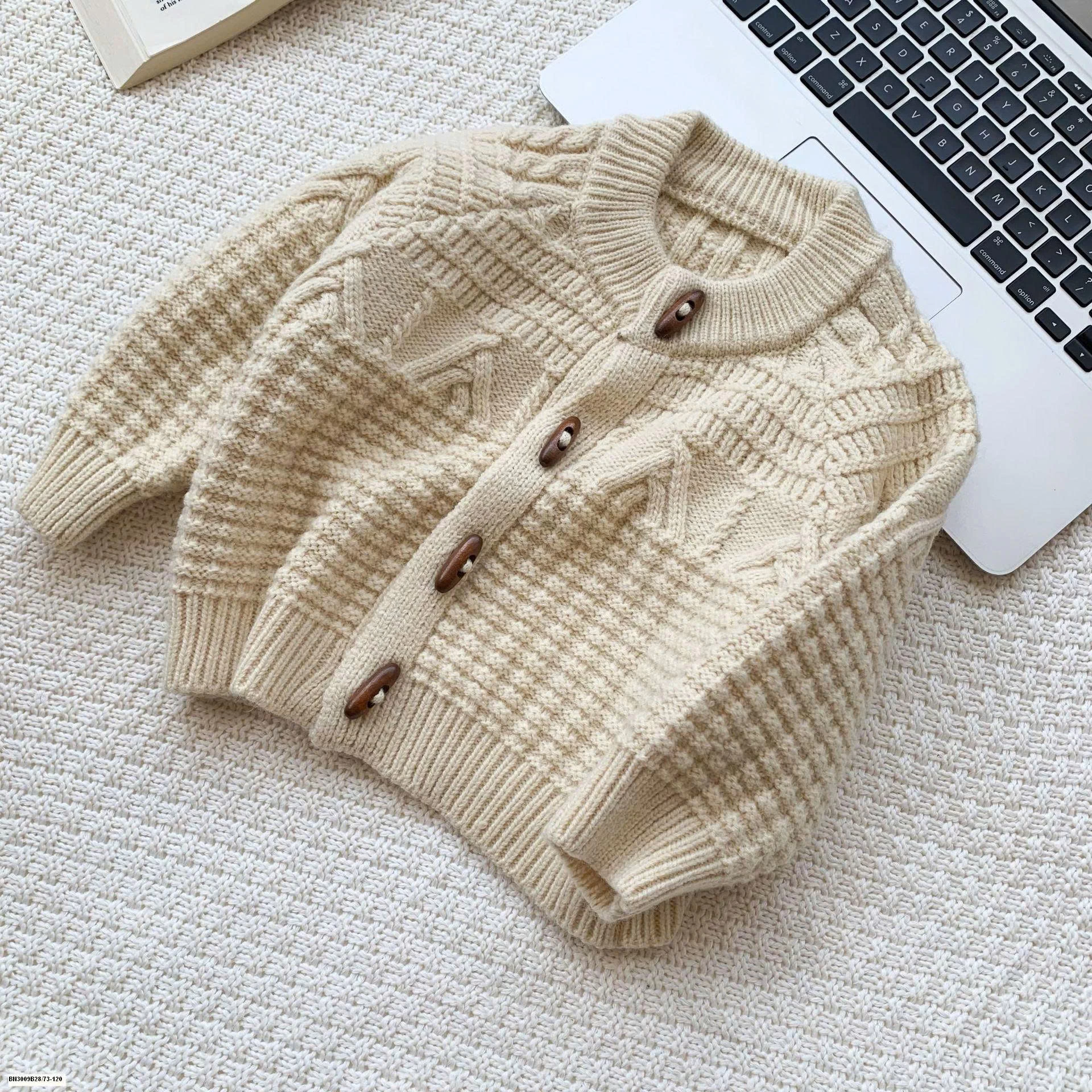 ÁO LEN CÚC GỖ MIX QUẦN DENIM BÓ GẤU