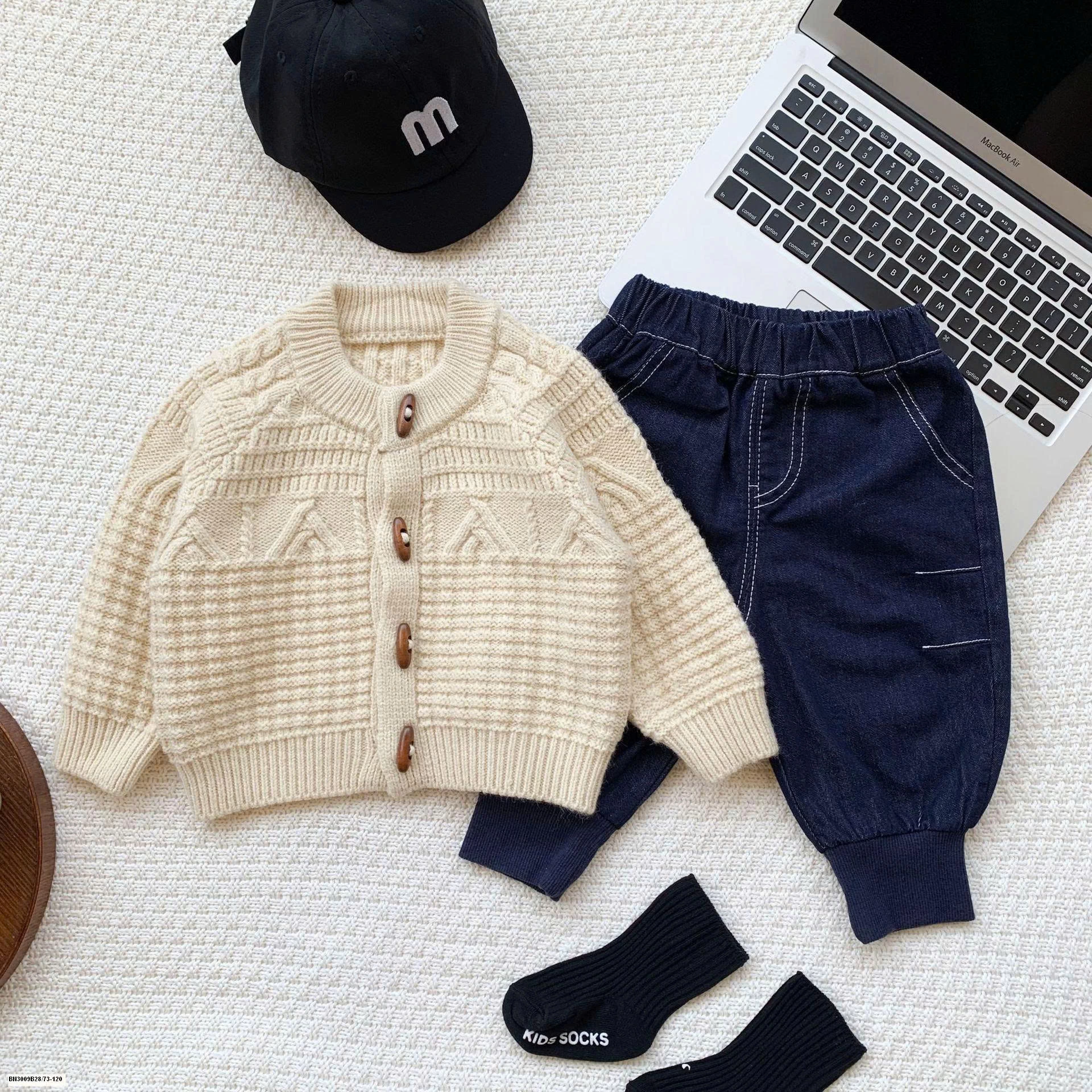 ÁO LEN CÚC GỖ MIX QUẦN DENIM BÓ GẤU