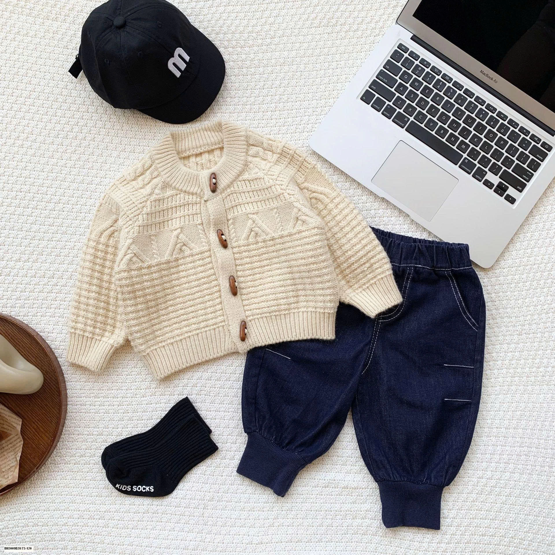 ÁO LEN CÚC GỖ MIX QUẦN DENIM BÓ GẤU