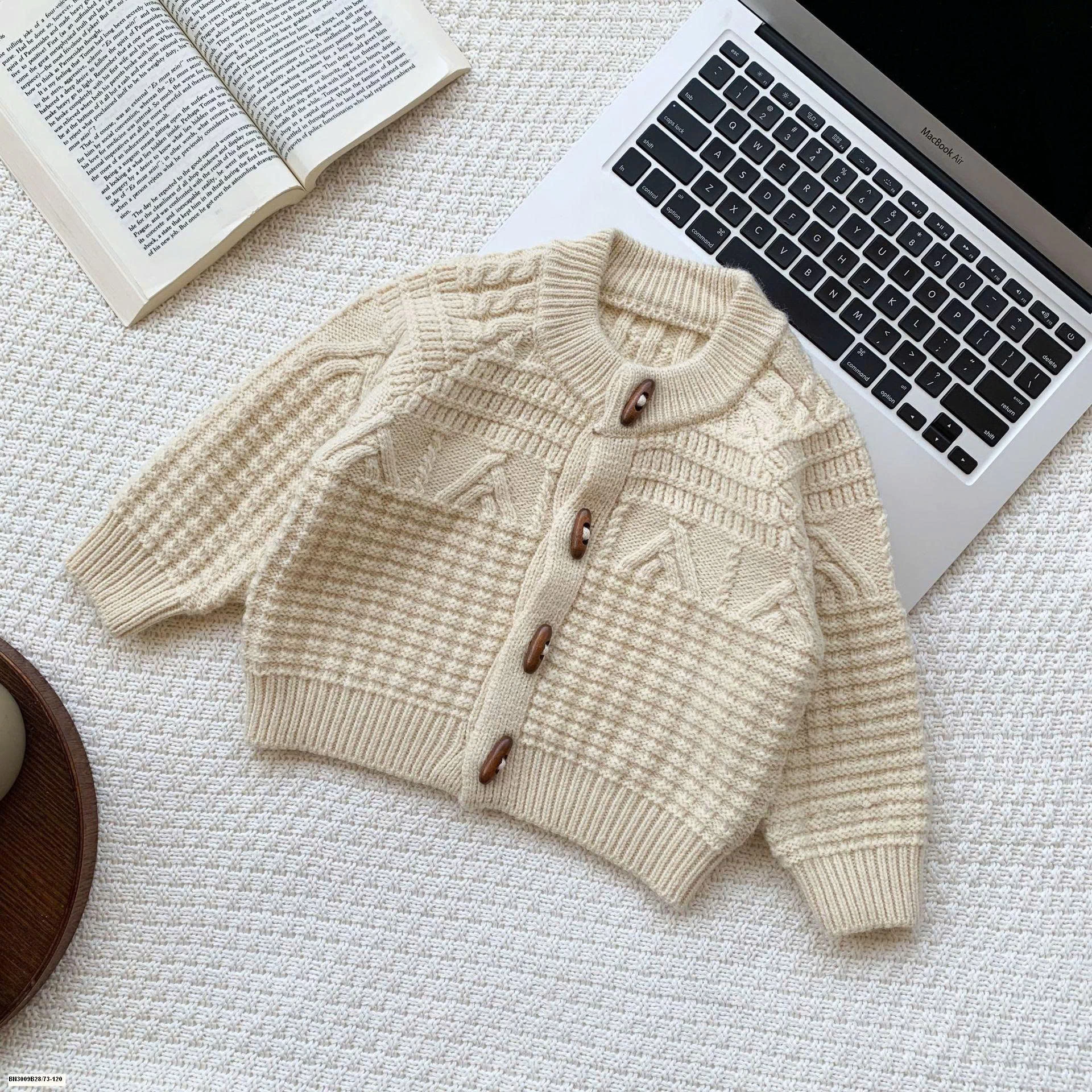 ÁO LEN CÚC GỖ MIX QUẦN DENIM BÓ GẤU