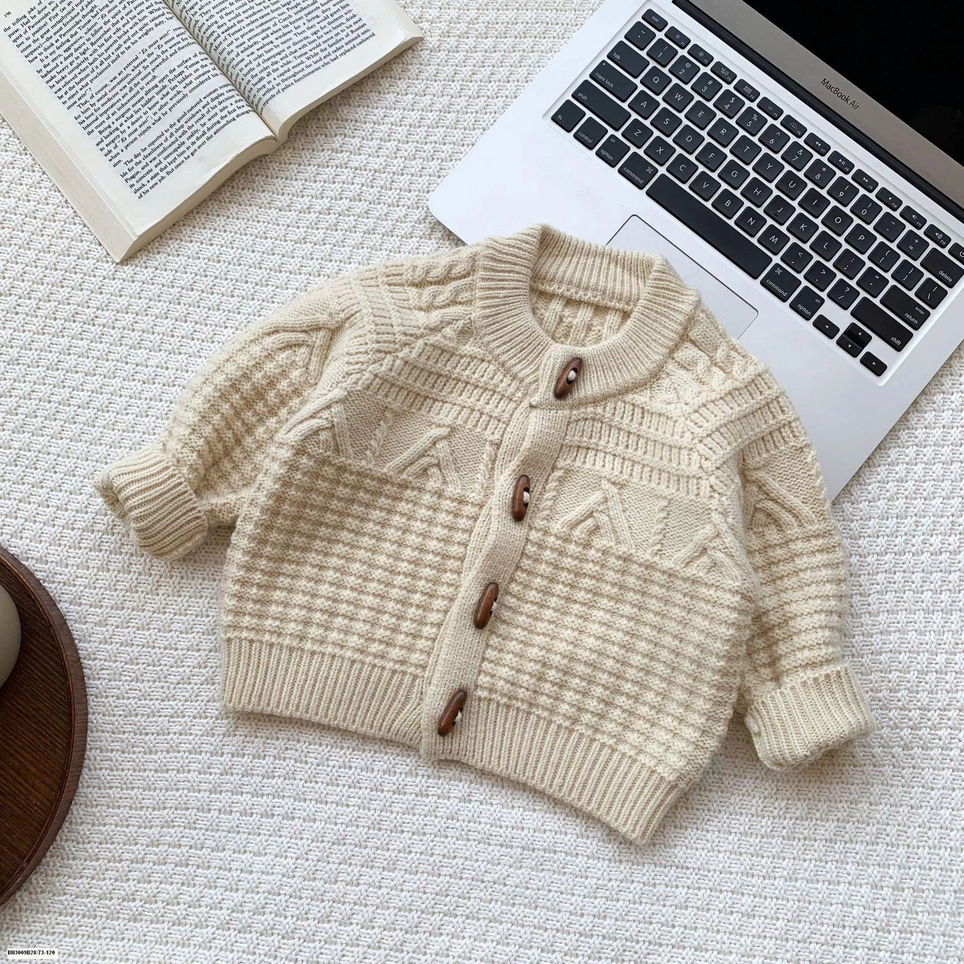 ÁO LEN CÚC GỖ MIX QUẦN DENIM BÓ GẤU