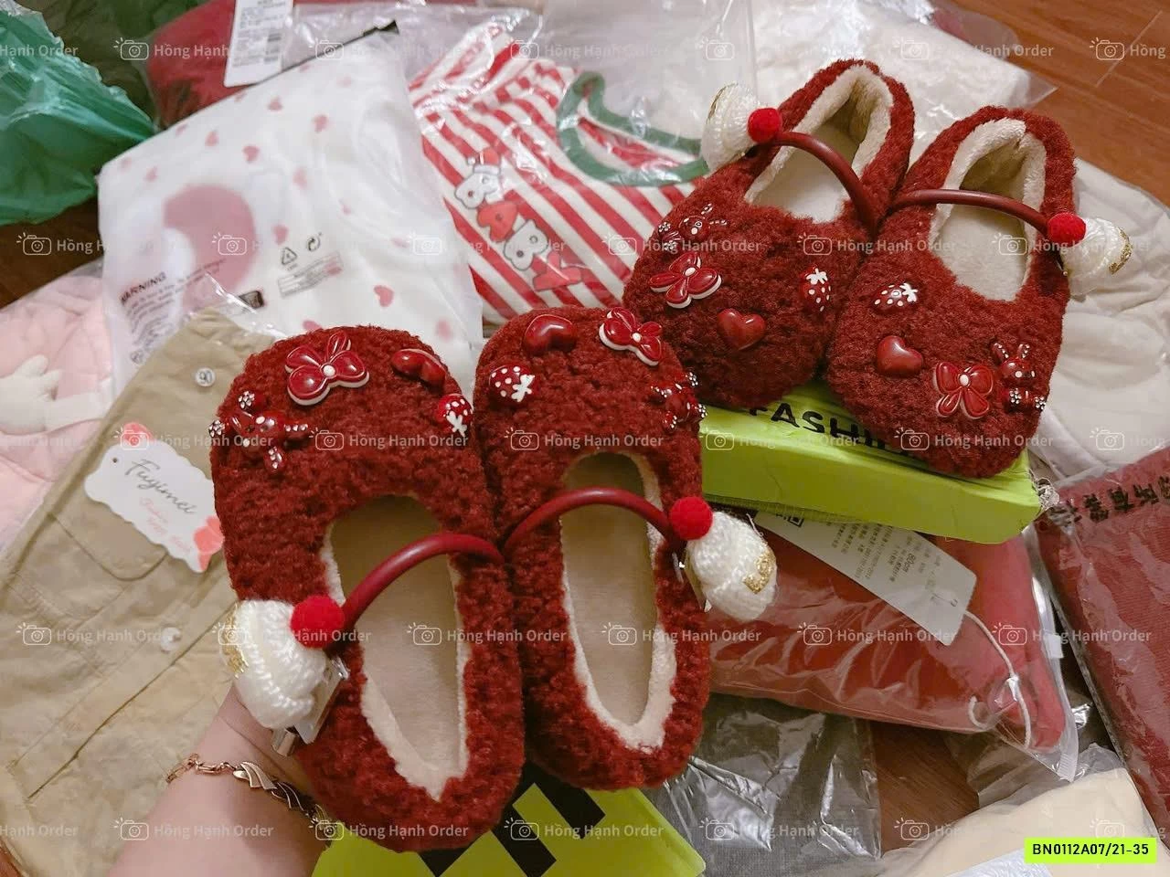 GIÀY LÔNG CỪU GẮN THỎ ĐÁNG YÊU