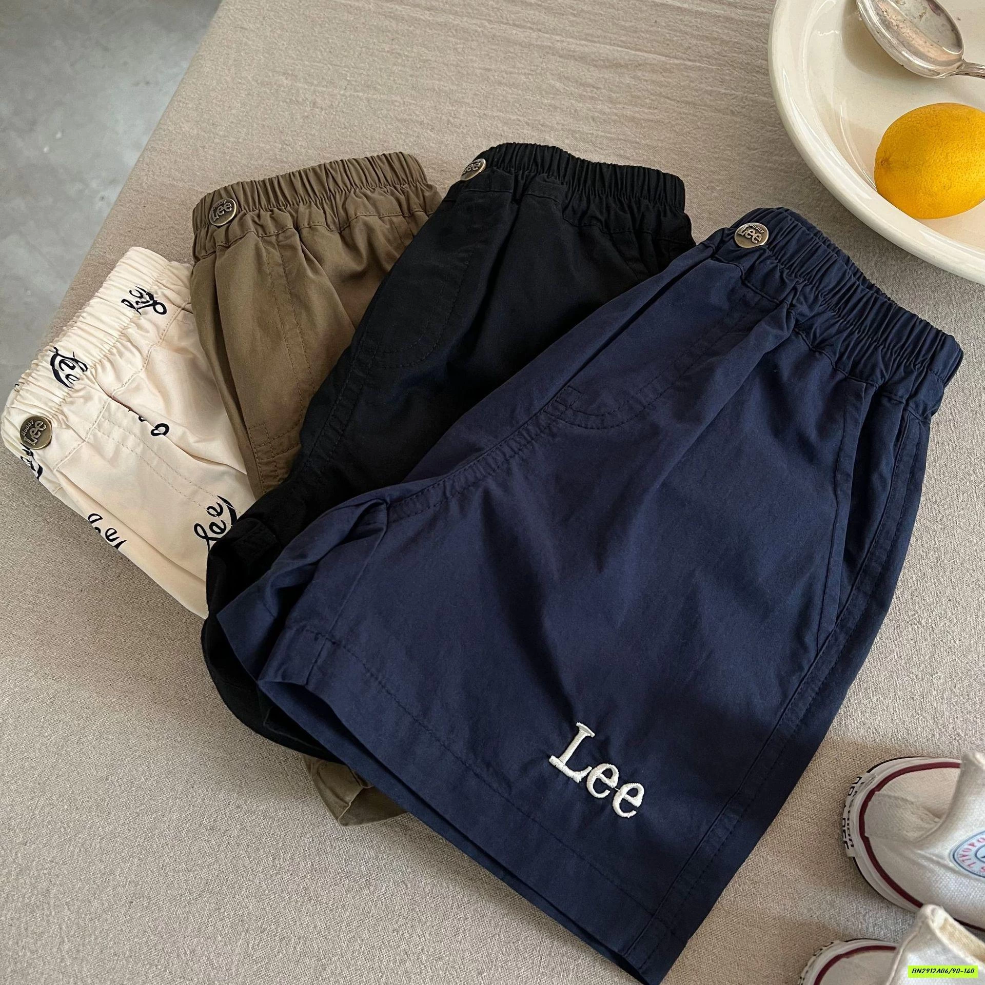 SHORT THÔ MỀM THÊU CHỮ LEE MMY