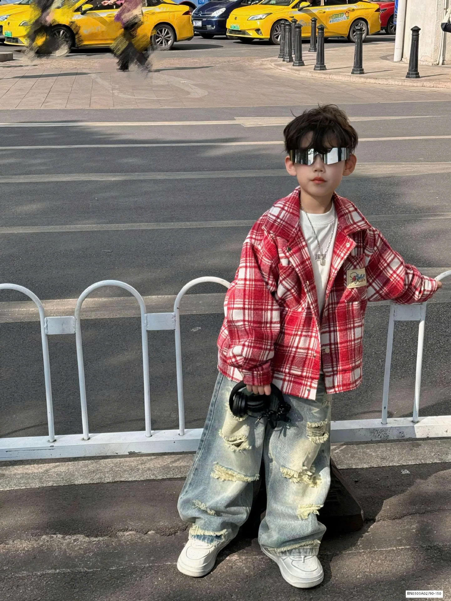 JEANS SUÔNG RÁCH CÁ TÍNH