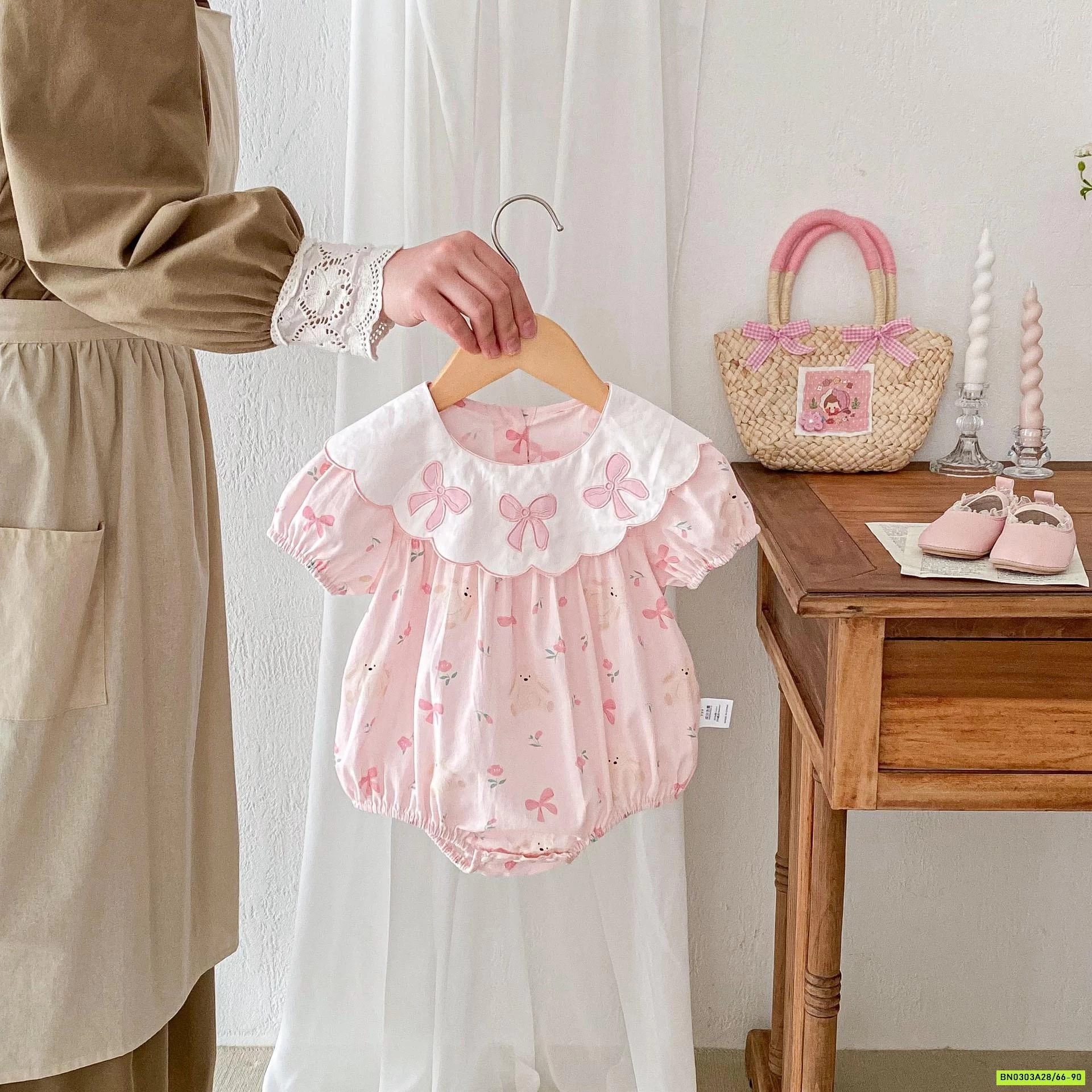 BODY ĐŨI HỒNG CỔ THÊU HOA