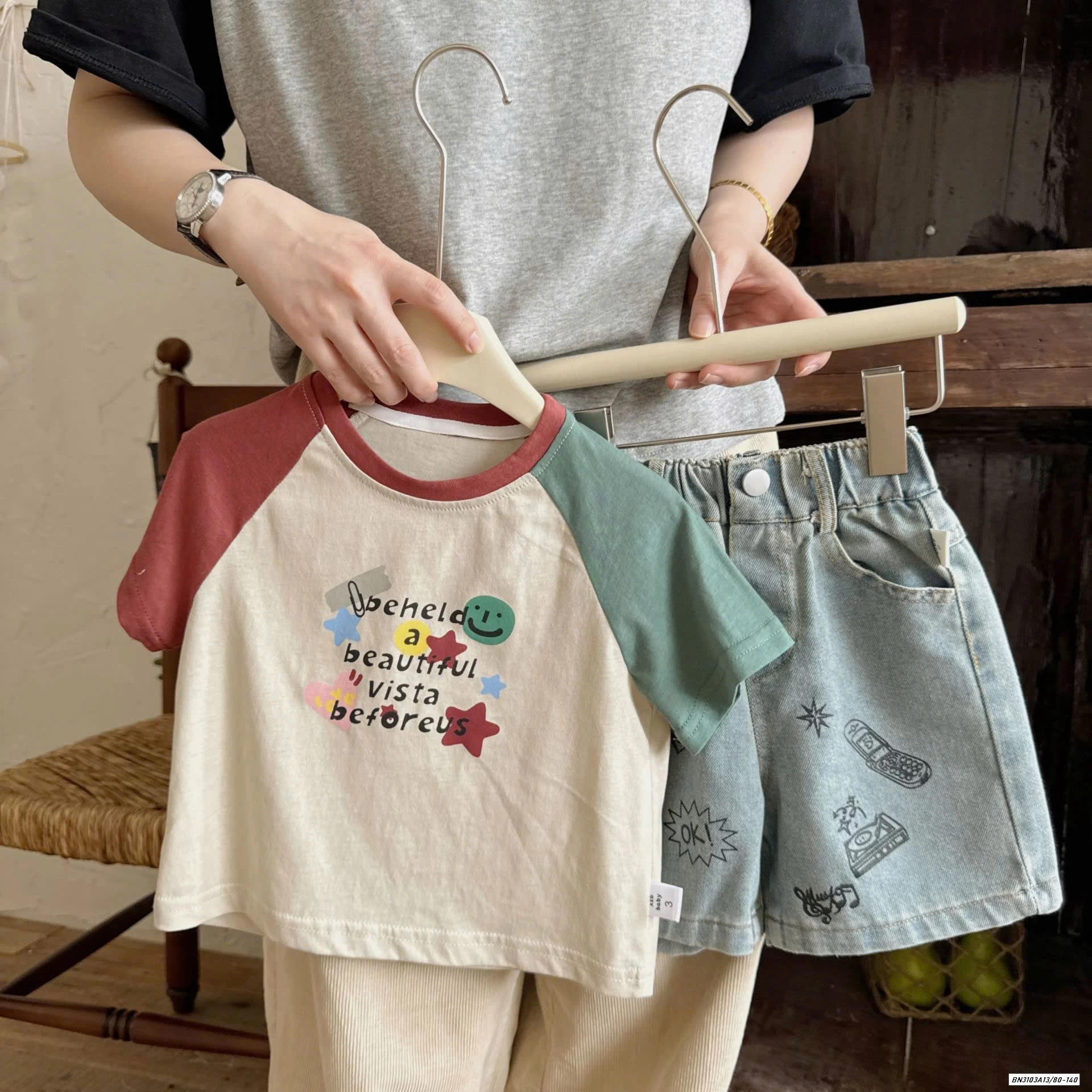 ÁO THUN HÌNH PHỐI MÀU TAY