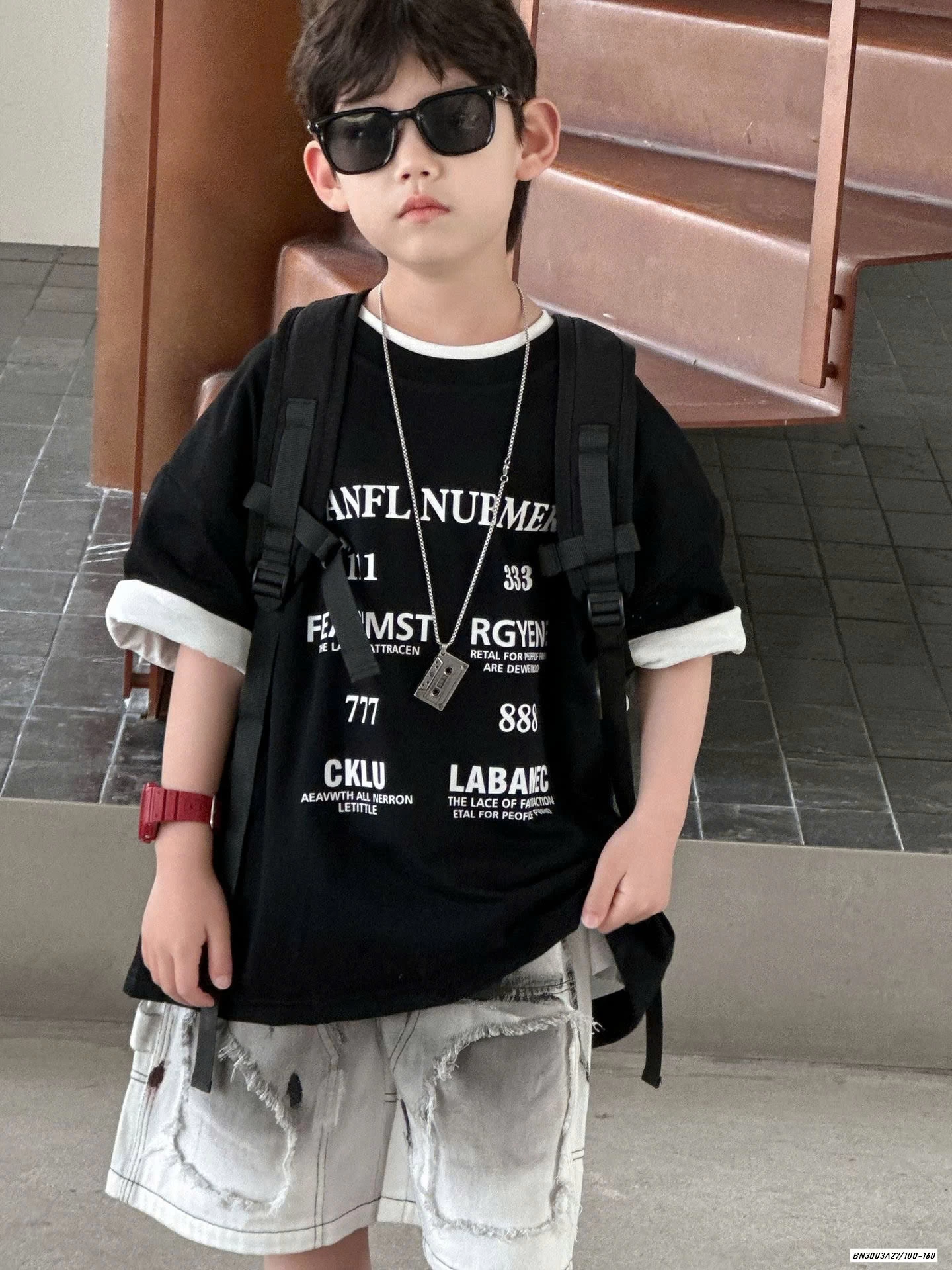 ÁO THUN ĐEN IN CHỮ CÁ TÍNH