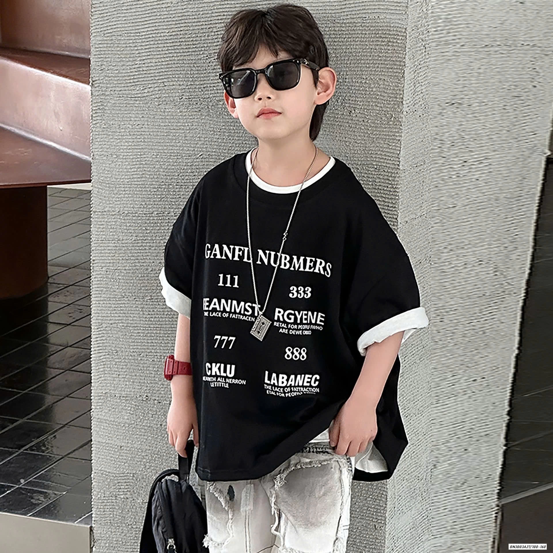 ÁO THUN ĐEN IN CHỮ CÁ TÍNH