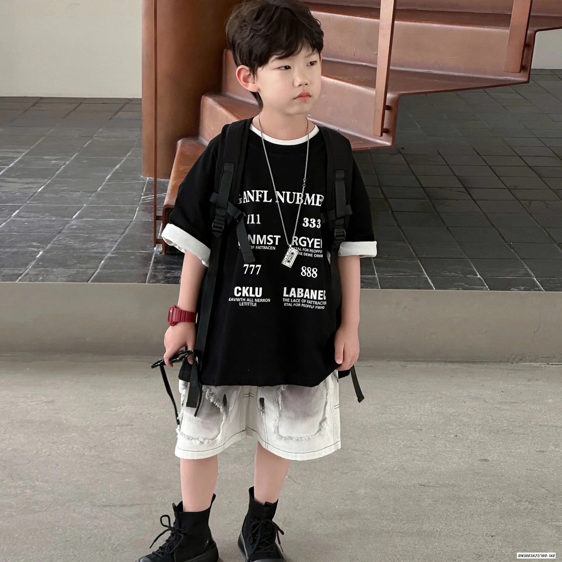 ÁO THUN ĐEN IN CHỮ CÁ TÍNH