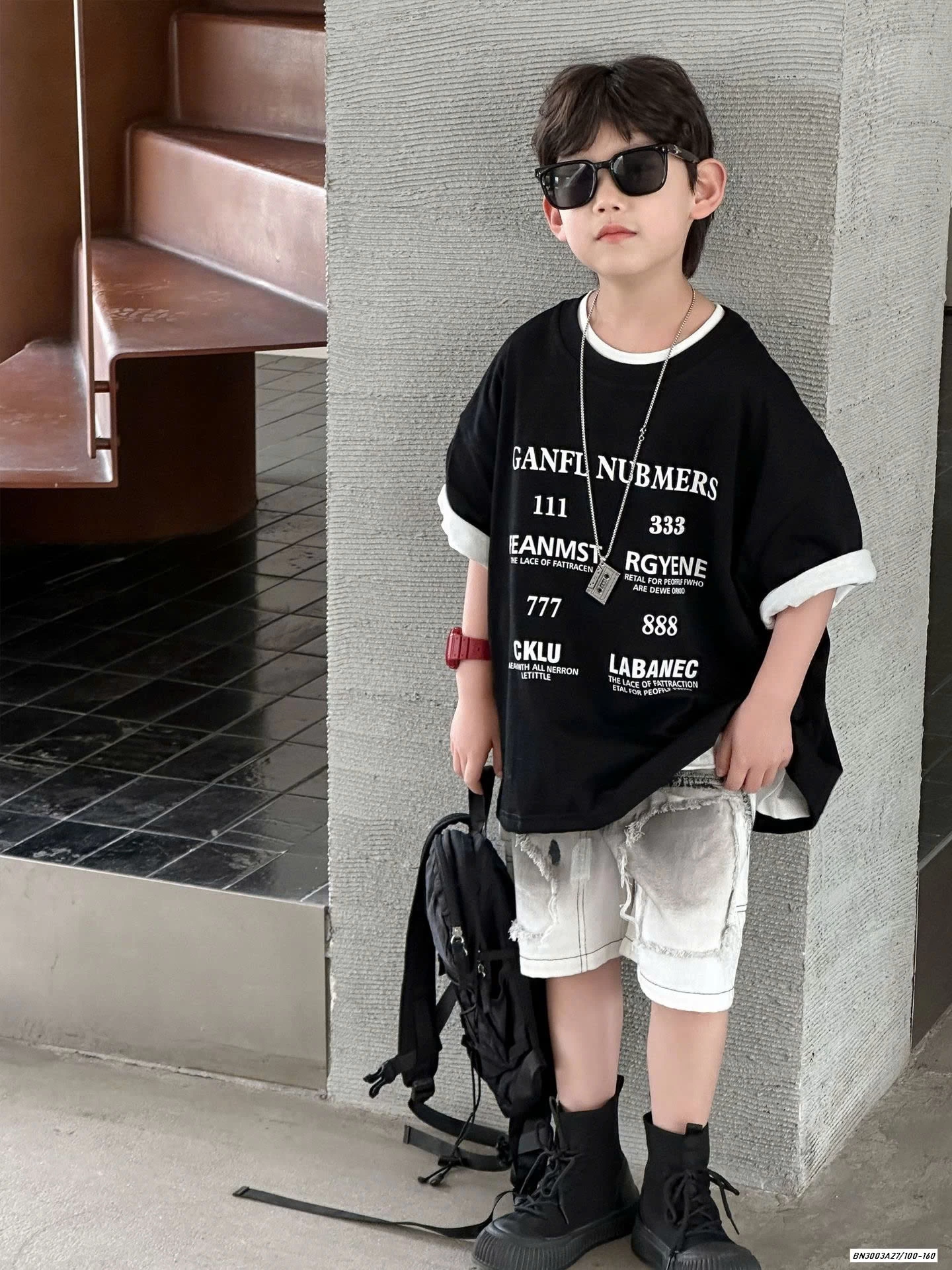 ÁO THUN ĐEN IN CHỮ CÁ TÍNH