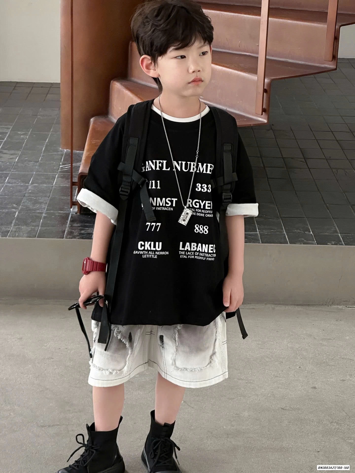 ÁO THUN ĐEN IN CHỮ CÁ TÍNH