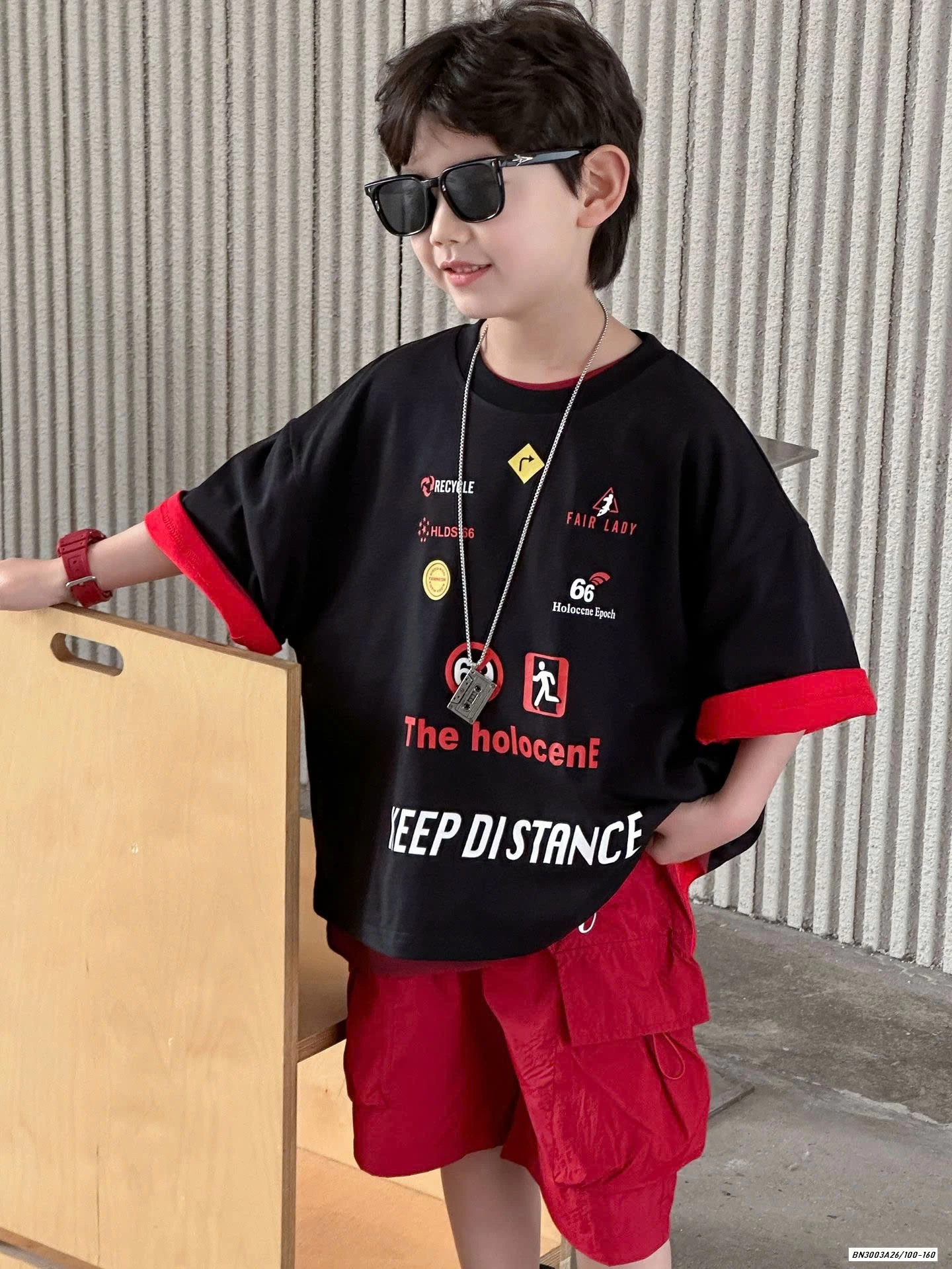 ÁO THUN ĐEN MIX SHORT ĐỎ