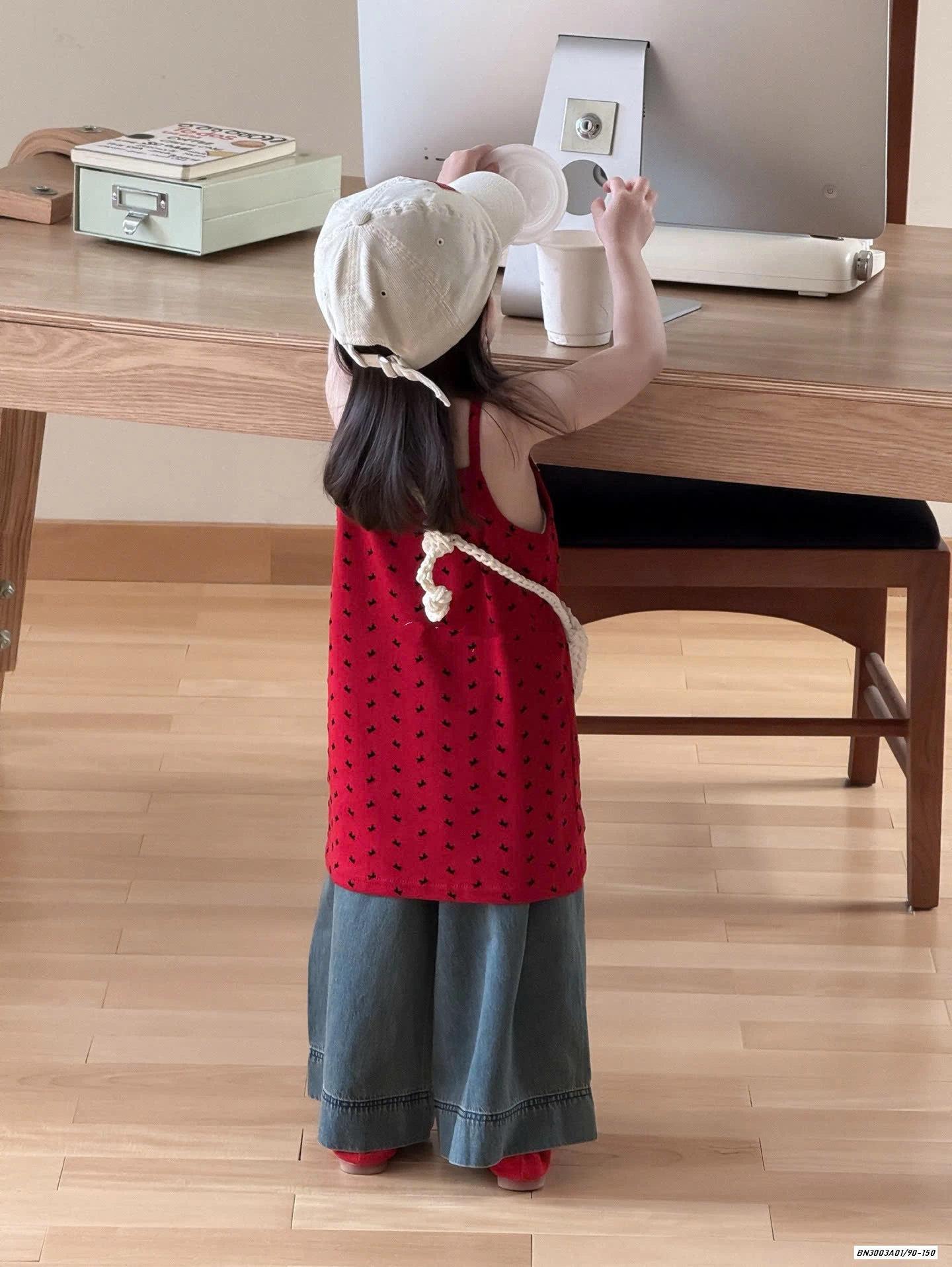 SÉT VÁY ĐỎ QUÀN JEANS SUÔNG