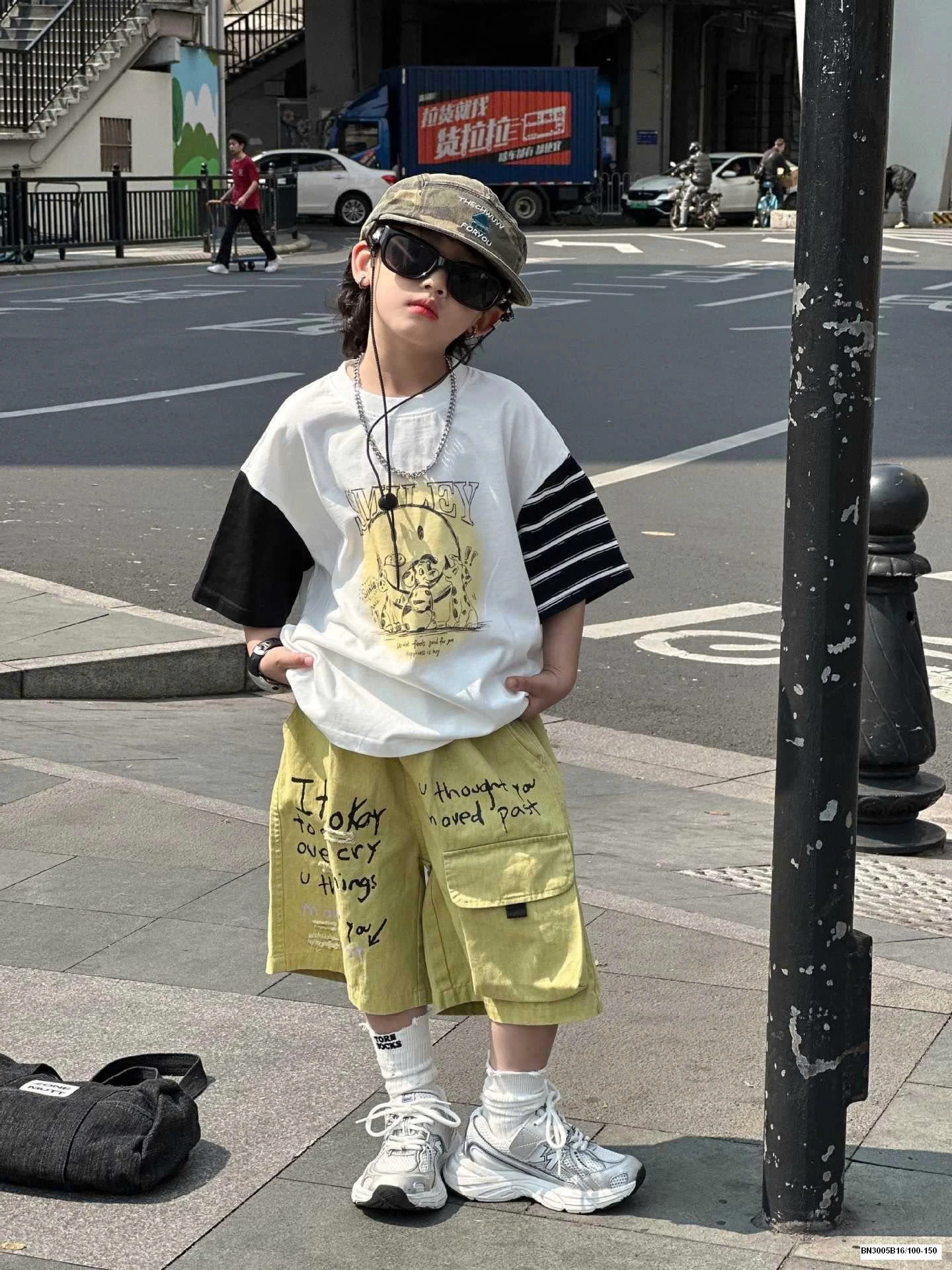 SET QUẦN VÀNG IN CHỮ MIX ÁO THUN PHỐI MÀU TAY