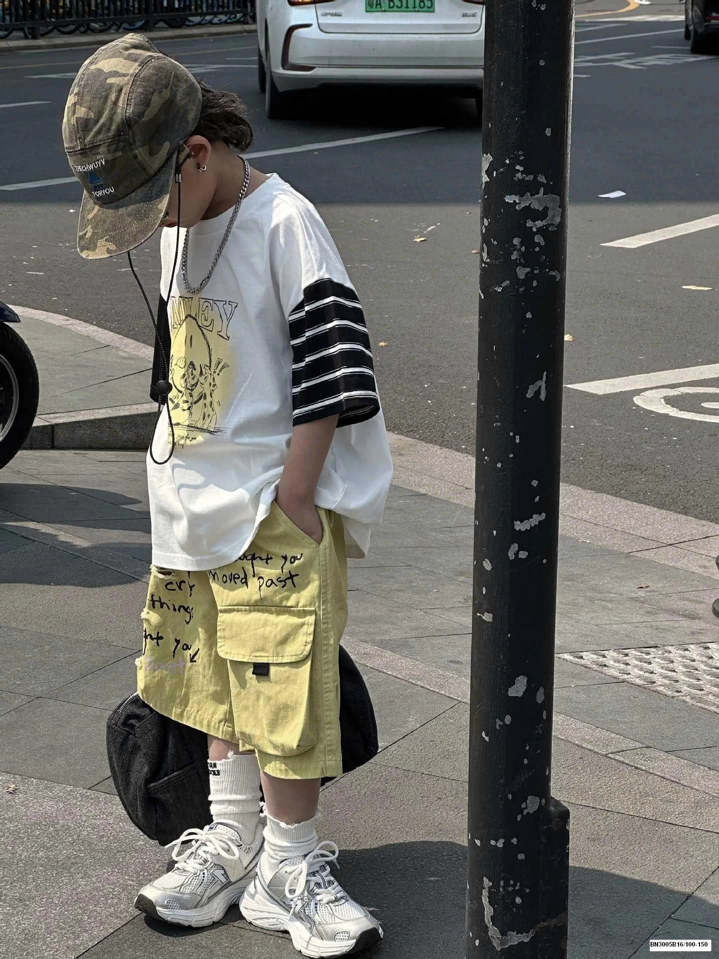 SET QUẦN VÀNG IN CHỮ MIX ÁO THUN PHỐI MÀU TAY