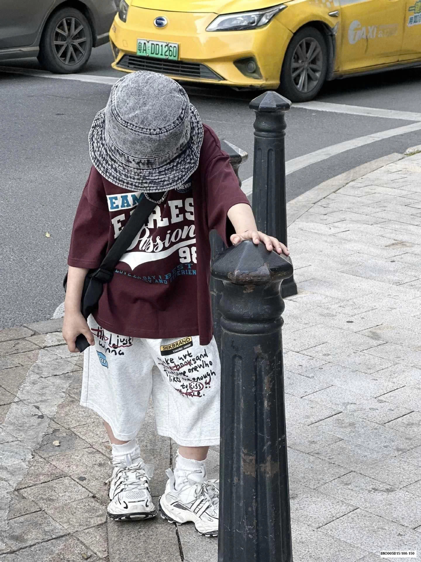 SET COTTON IN CHỮ ÁO NÂU ĐỎ QUẦN XÁM