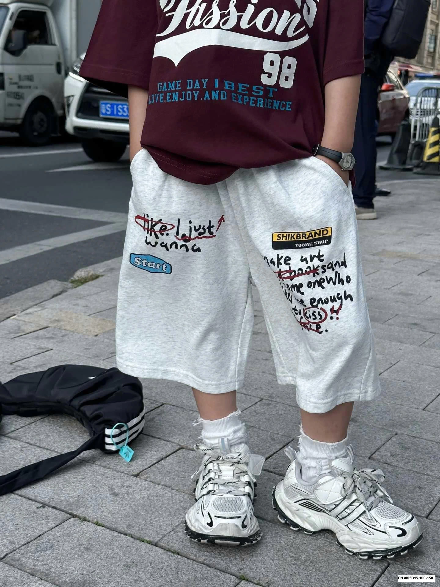 SET COTTON IN CHỮ ÁO NÂU ĐỎ QUẦN XÁM