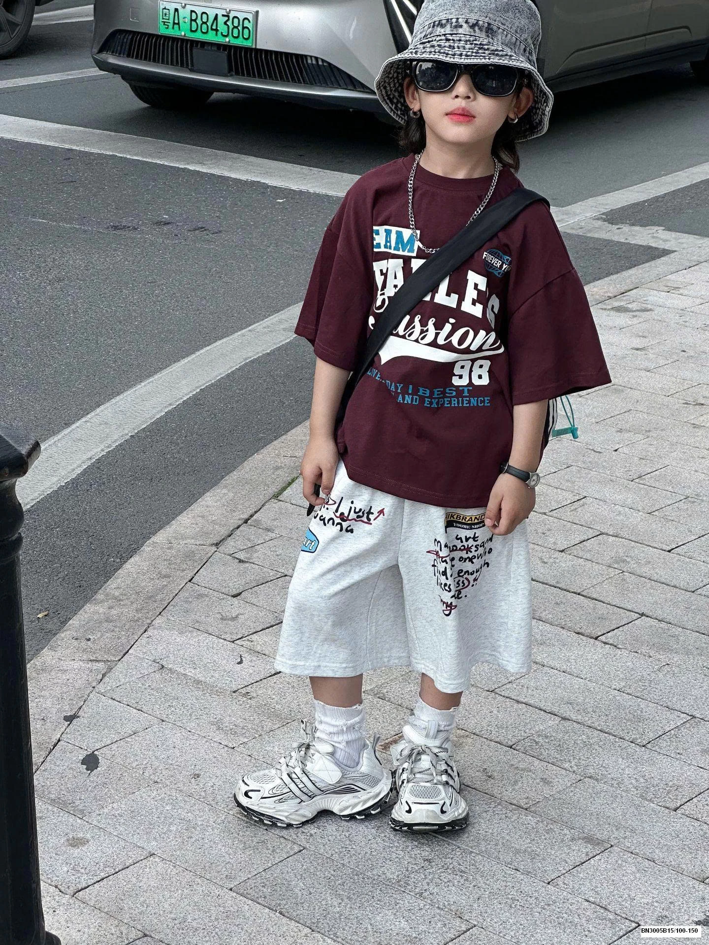 SET COTTON IN CHỮ ÁO NÂU ĐỎ QUẦN XÁM