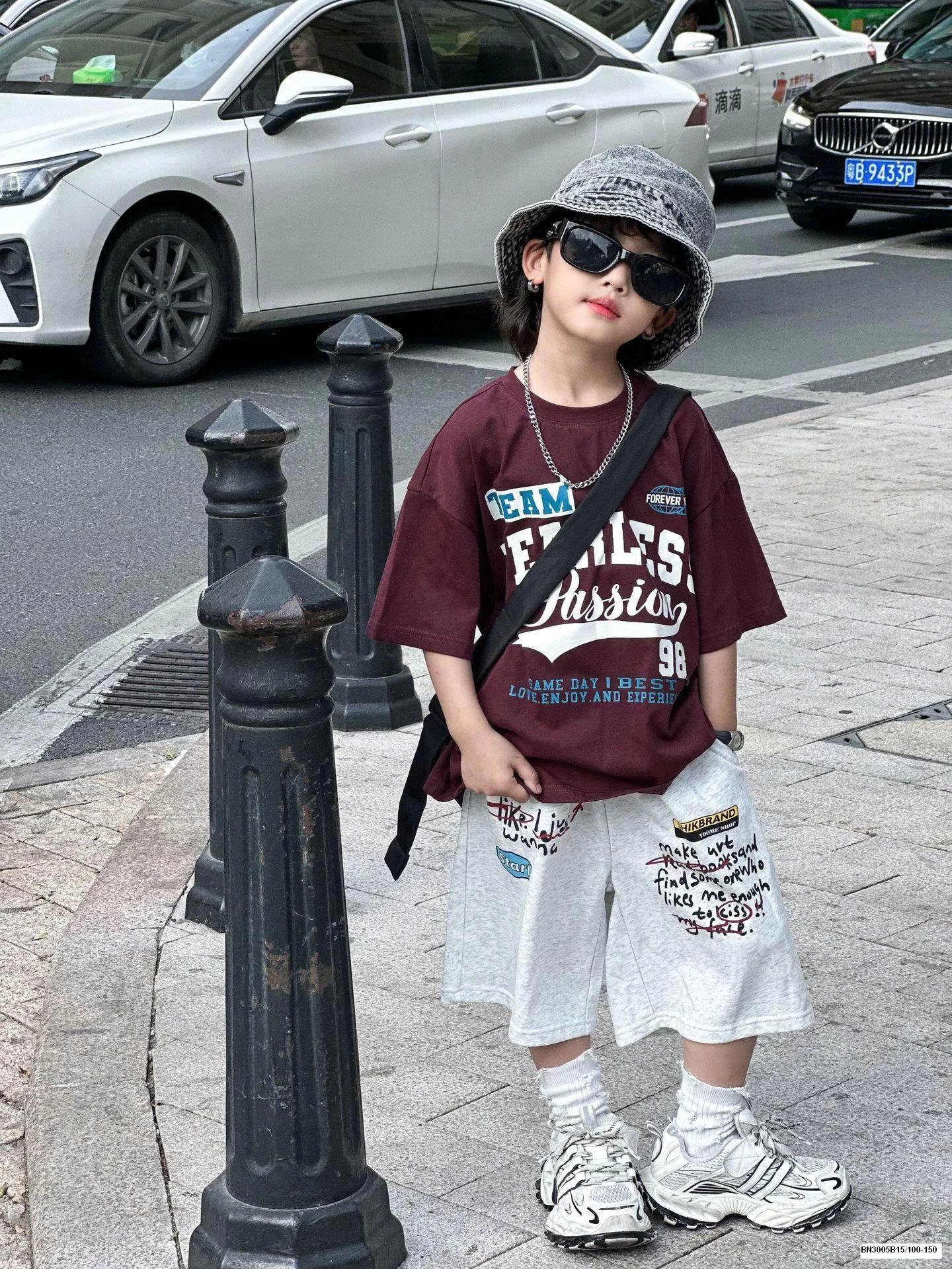 SET COTTON IN CHỮ ÁO NÂU ĐỎ QUẦN XÁM