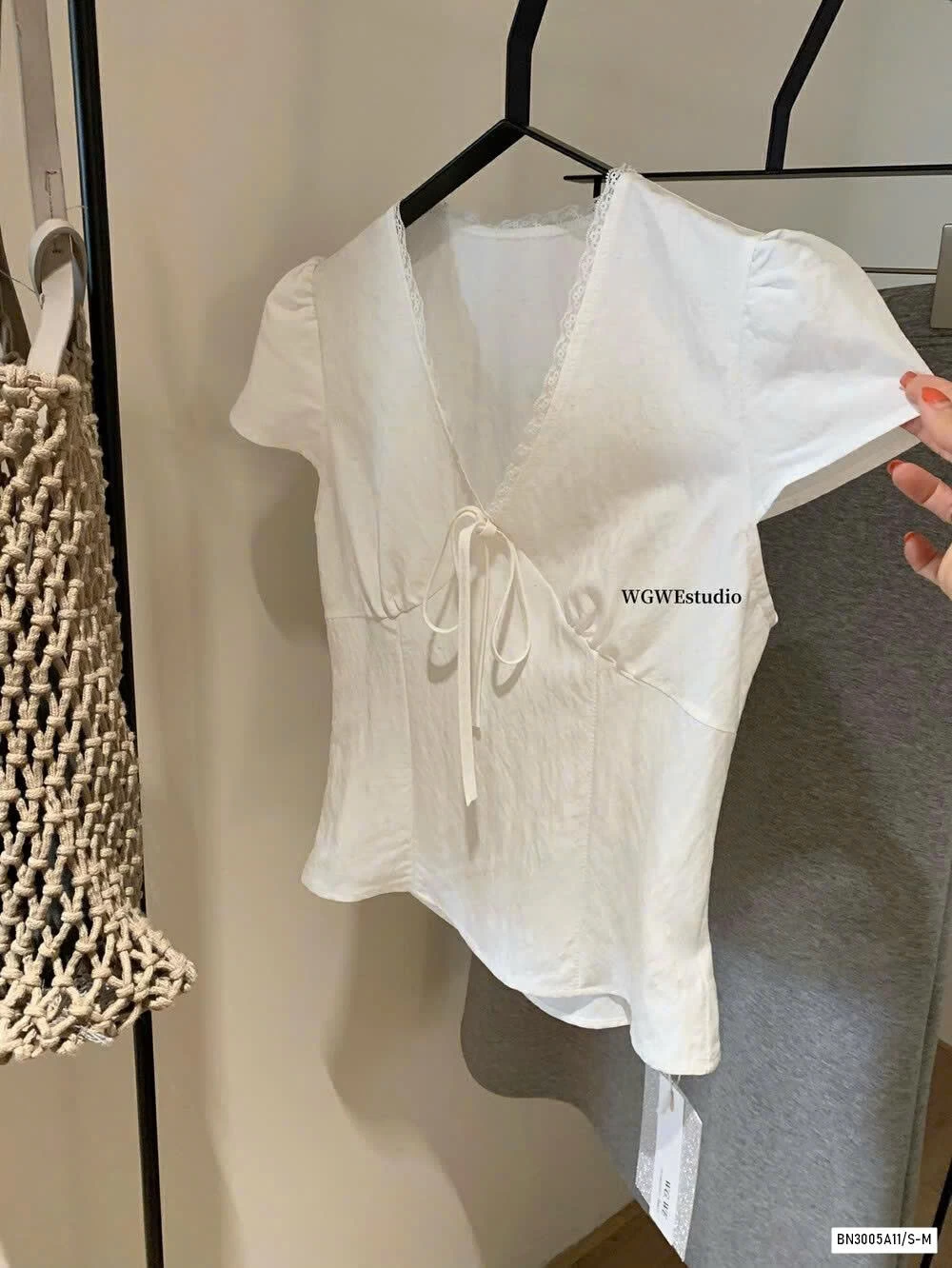 SƠ MI TAY HẾN CỔ V WG.WE