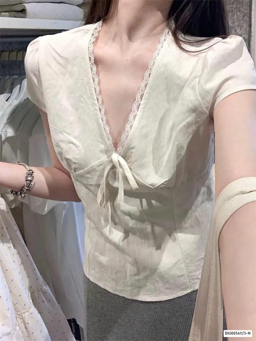 SƠ MI TAY HẾN CỔ V WG.WE