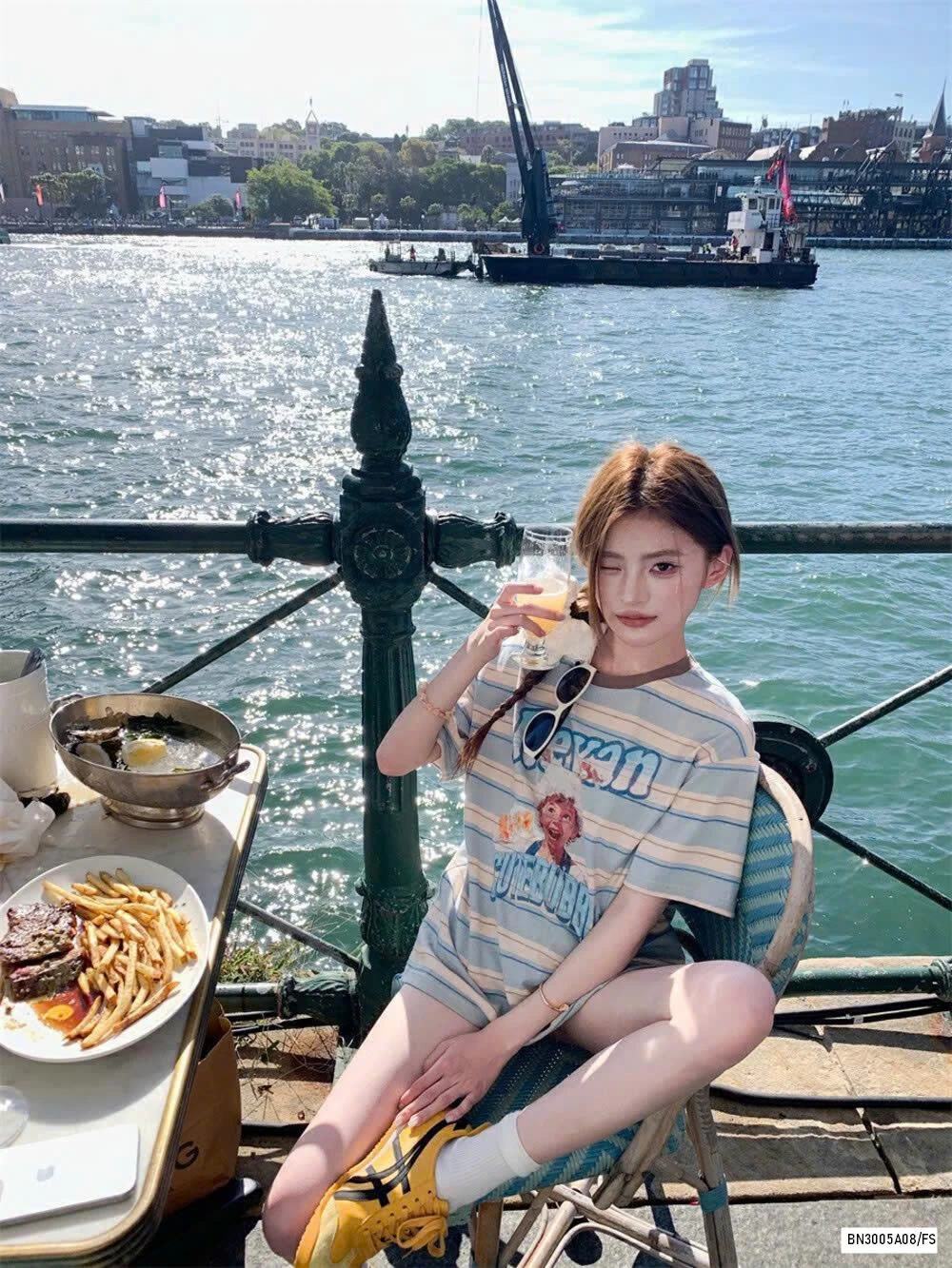 ÁO THUN KẺ XANH IN HÌNH WG.WE