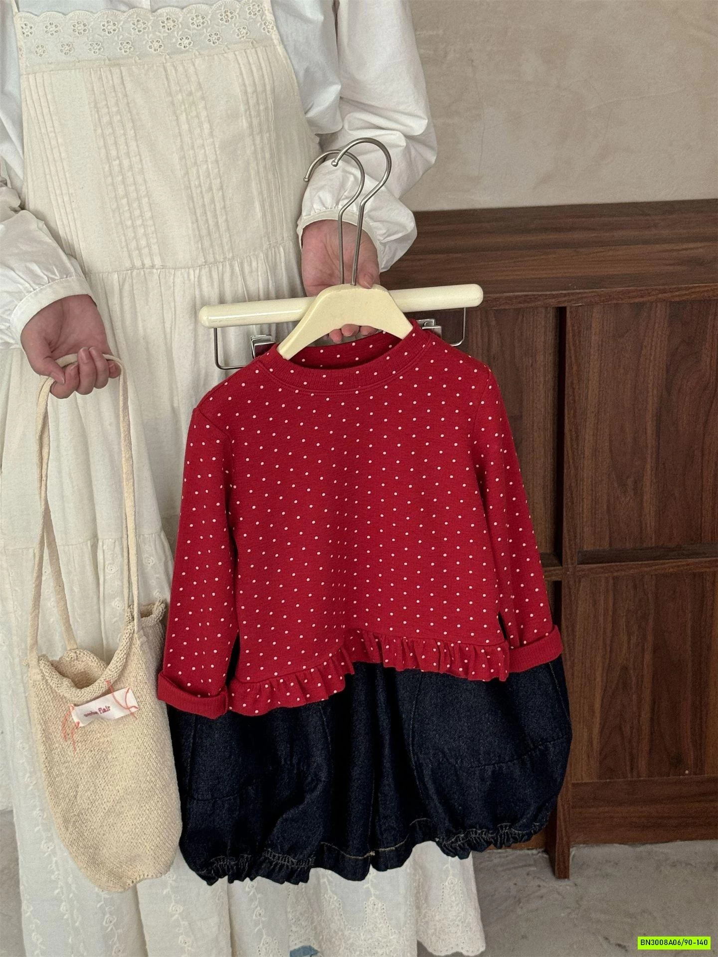 JEANS ỐNG RỘNG BO GẤU DÁNG BÍ