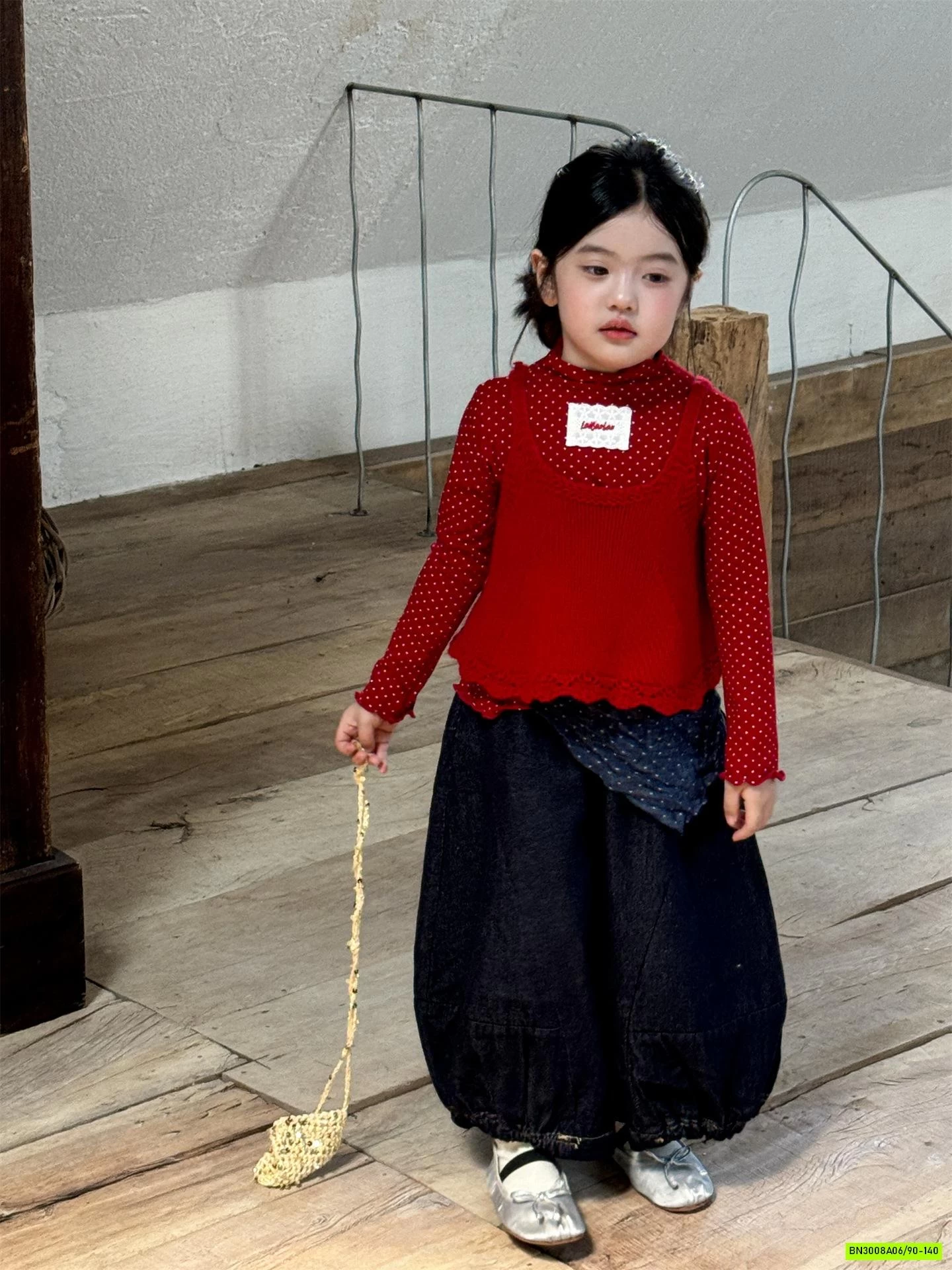 JEANS ỐNG RỘNG BO GẤU DÁNG BÍ