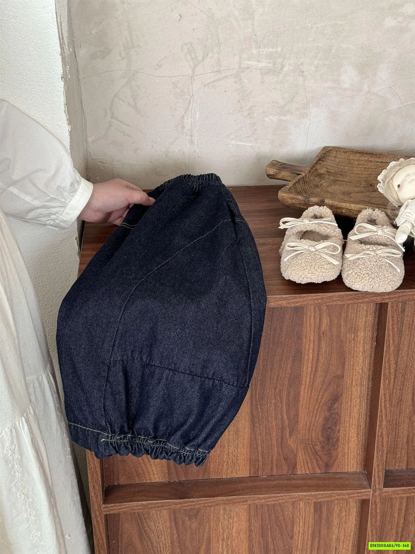 JEANS ỐNG RỘNG BO GẤU DÁNG BÍ