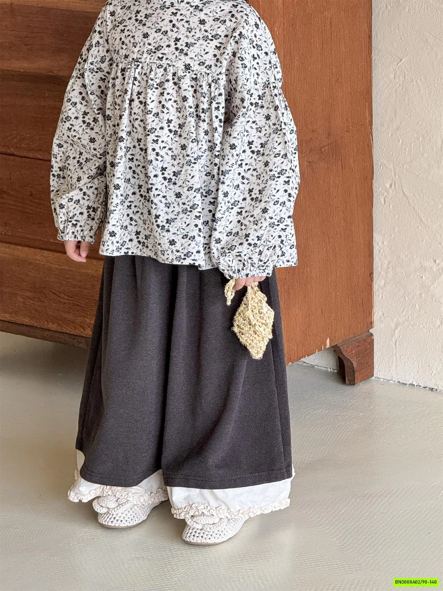 SƠ MI HOA NHÍ MIX QUẦN SUÔNG NÂU