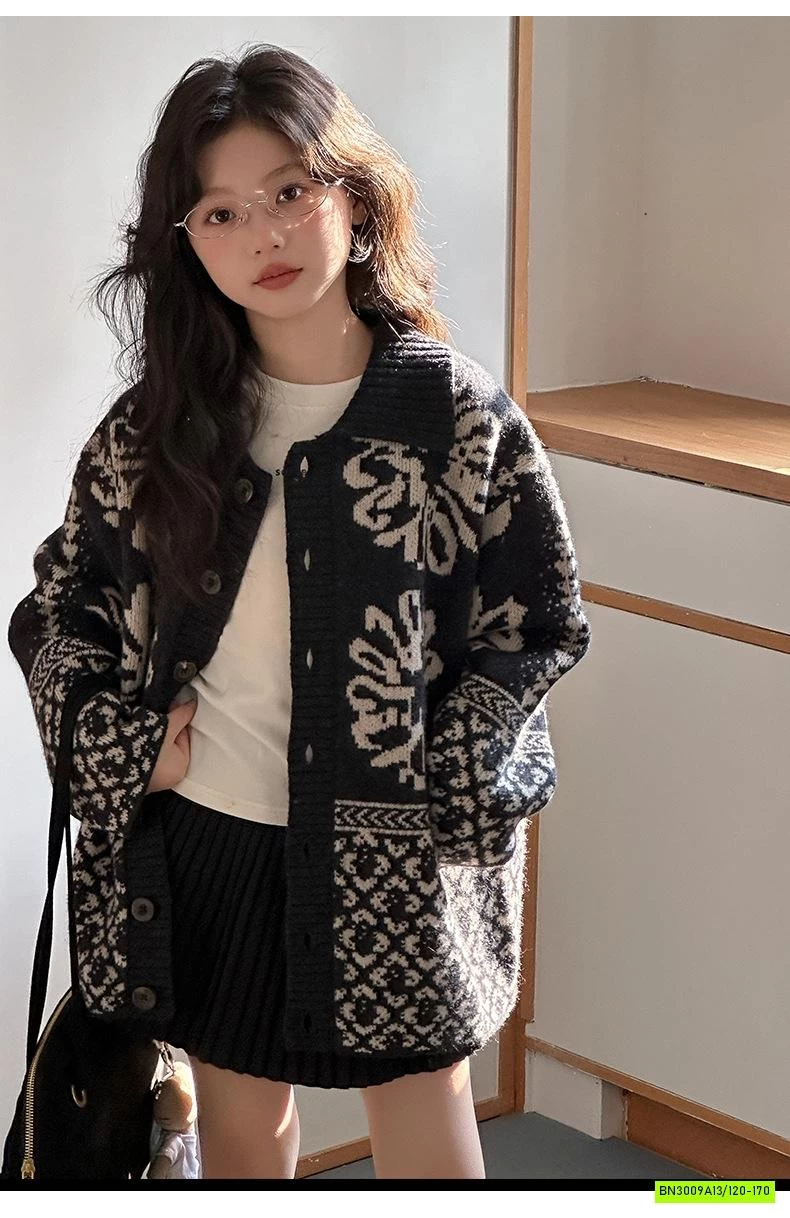 KHOÁC LEN ĐEN IN HOA SANG CHẢNH