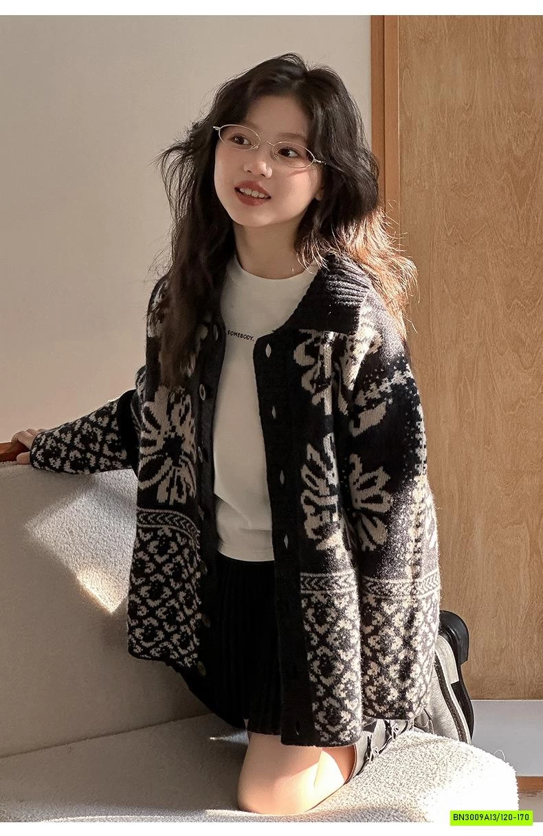 KHOÁC LEN ĐEN IN HOA SANG CHẢNH