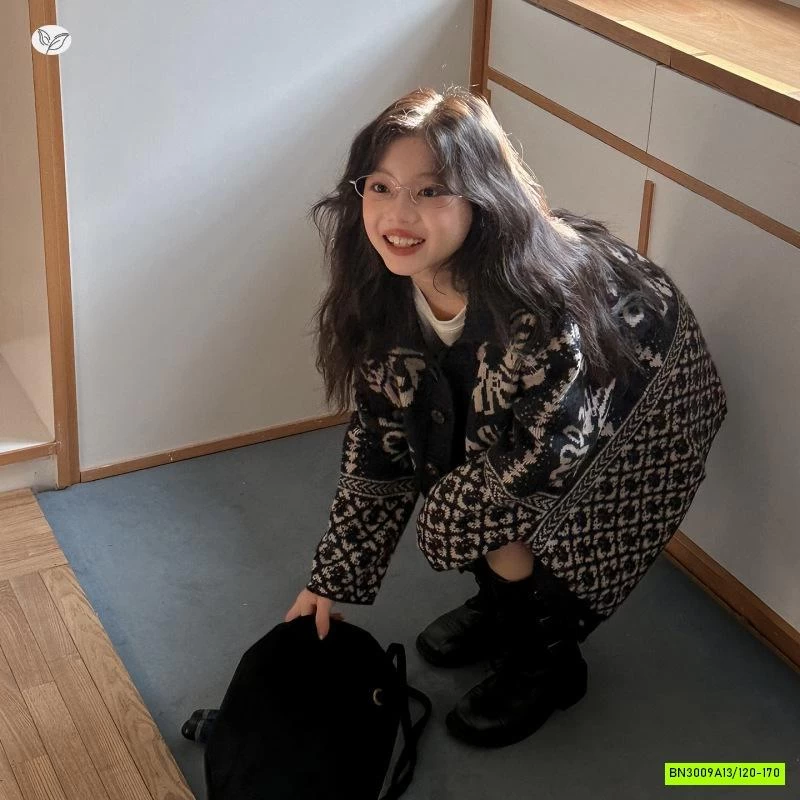 KHOÁC LEN ĐEN IN HOA SANG CHẢNH