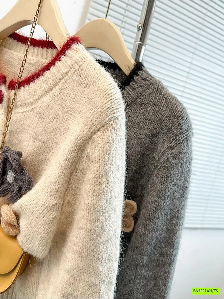 KHOÁC LEN GẮN HOA 3D