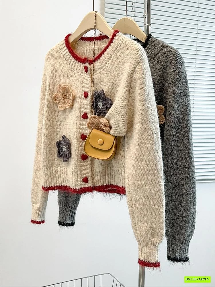 KHOÁC LEN GẮN HOA 3D