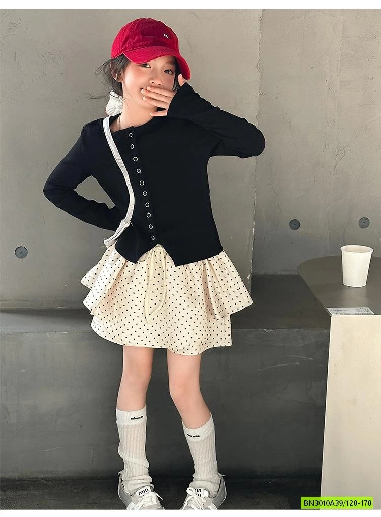 ÁO THUN ĐEN MIX QUẦN VÁY CHẤM BI