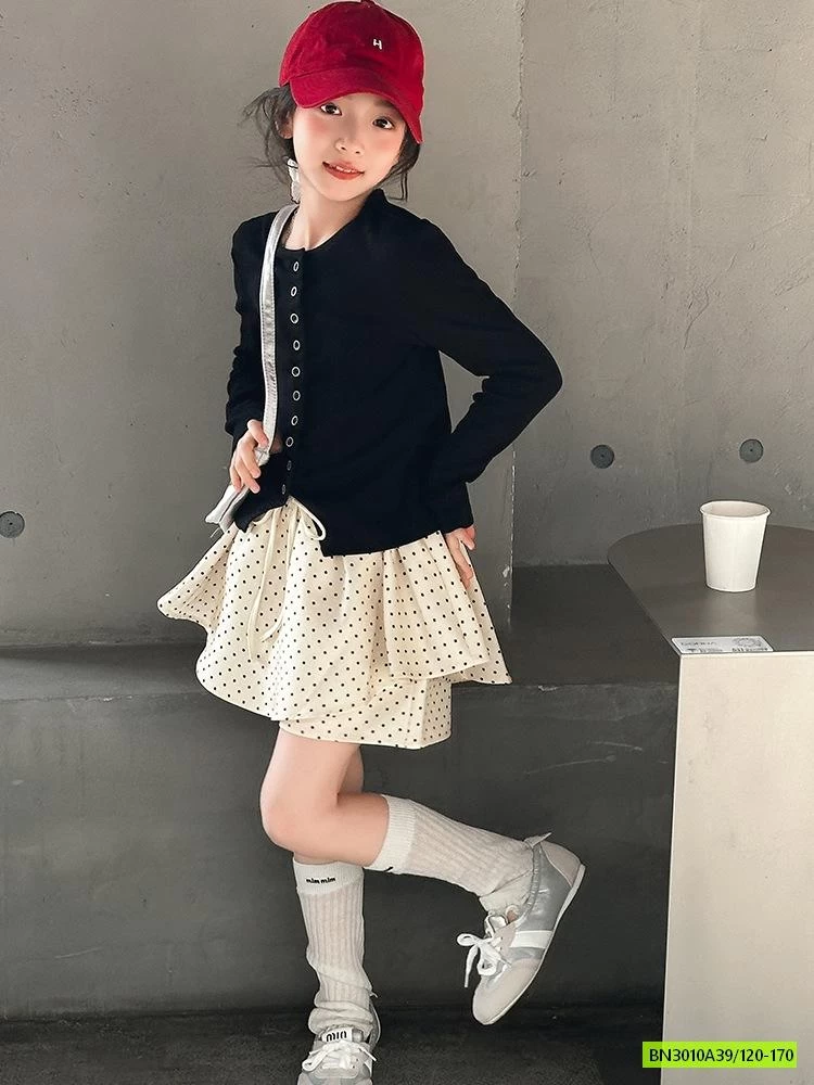 ÁO THUN ĐEN MIX QUẦN VÁY CHẤM BI