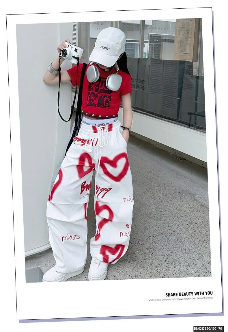 ÁO CROPTOP ĐỎ MIX QUÀN TRÁI TIM