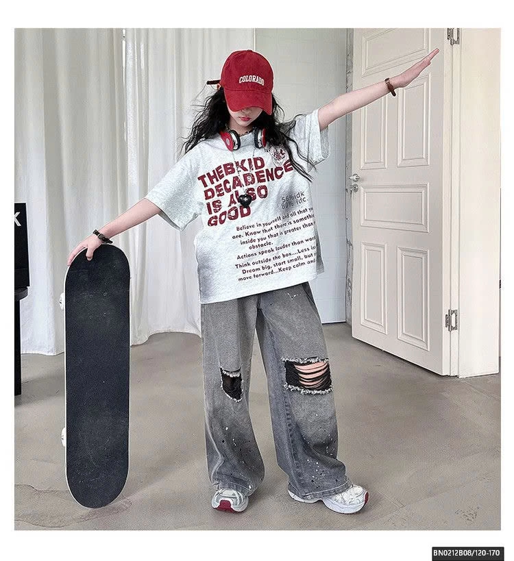 SÉT QUẦN JEAN XÁM RÁCH GỐI MIX ÁO THUN CHỮ NGẮN TAY