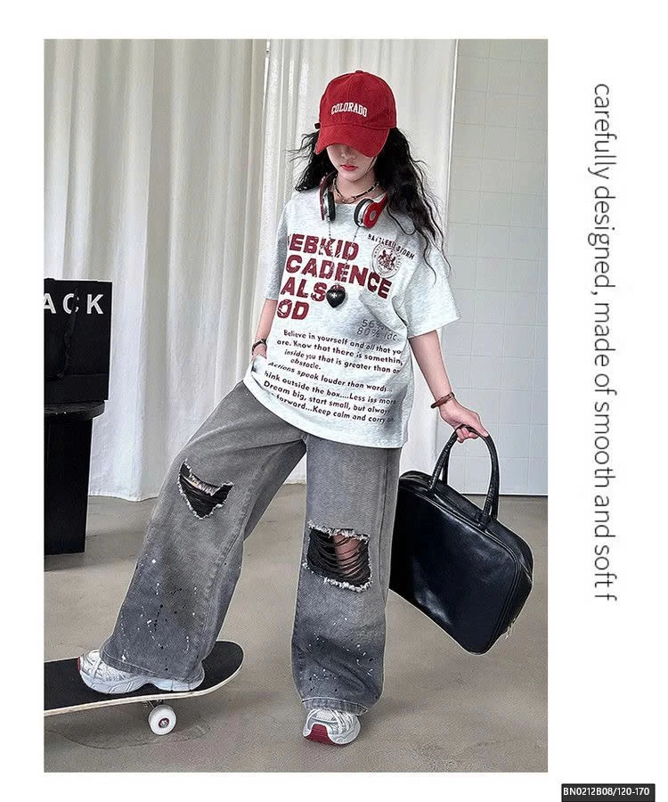 SÉT QUẦN JEAN XÁM RÁCH GỐI MIX ÁO THUN CHỮ NGẮN TAY