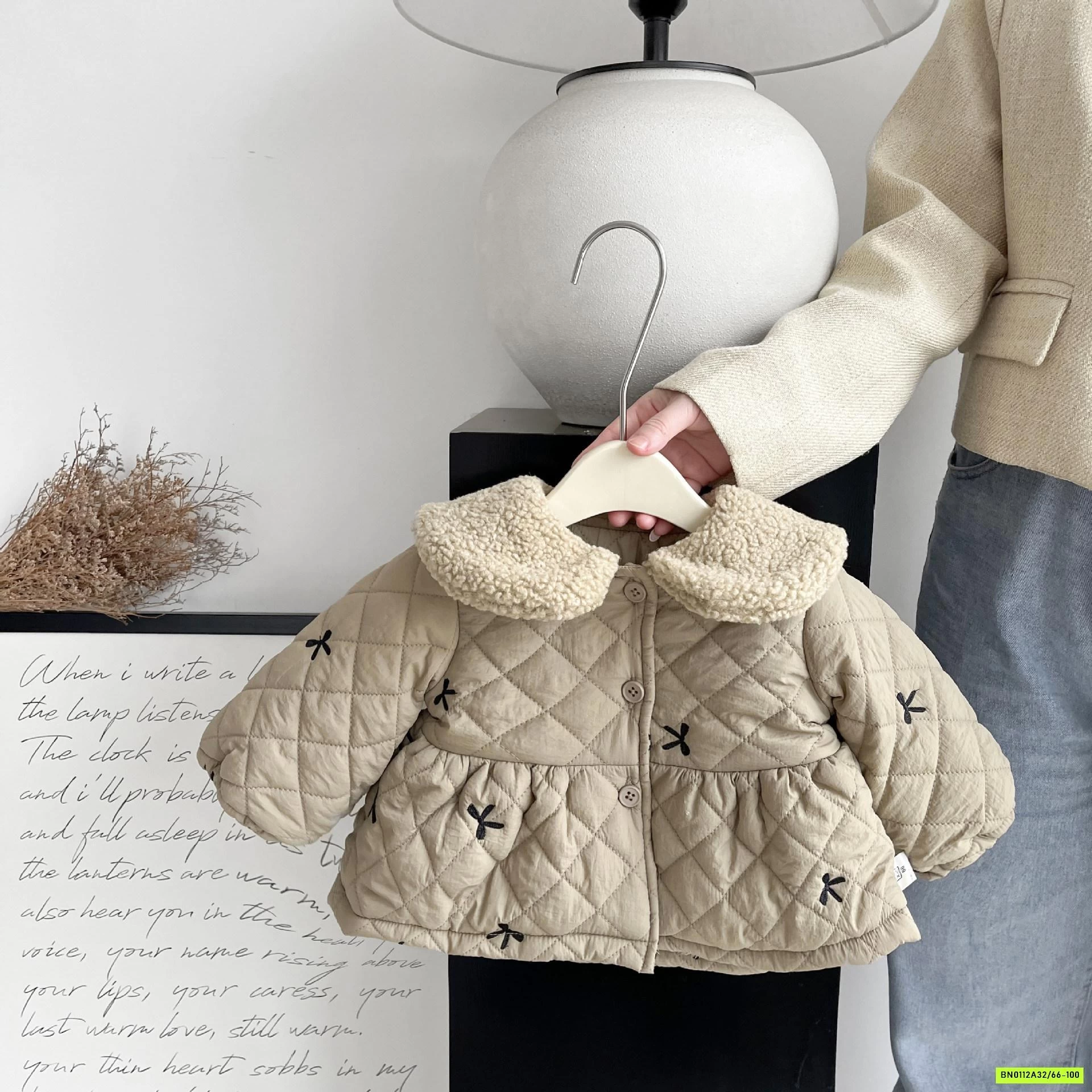 KHOÁC PHAO CỔ SEN THÊU NƠ LÓT LÔNG SZ NHÍ