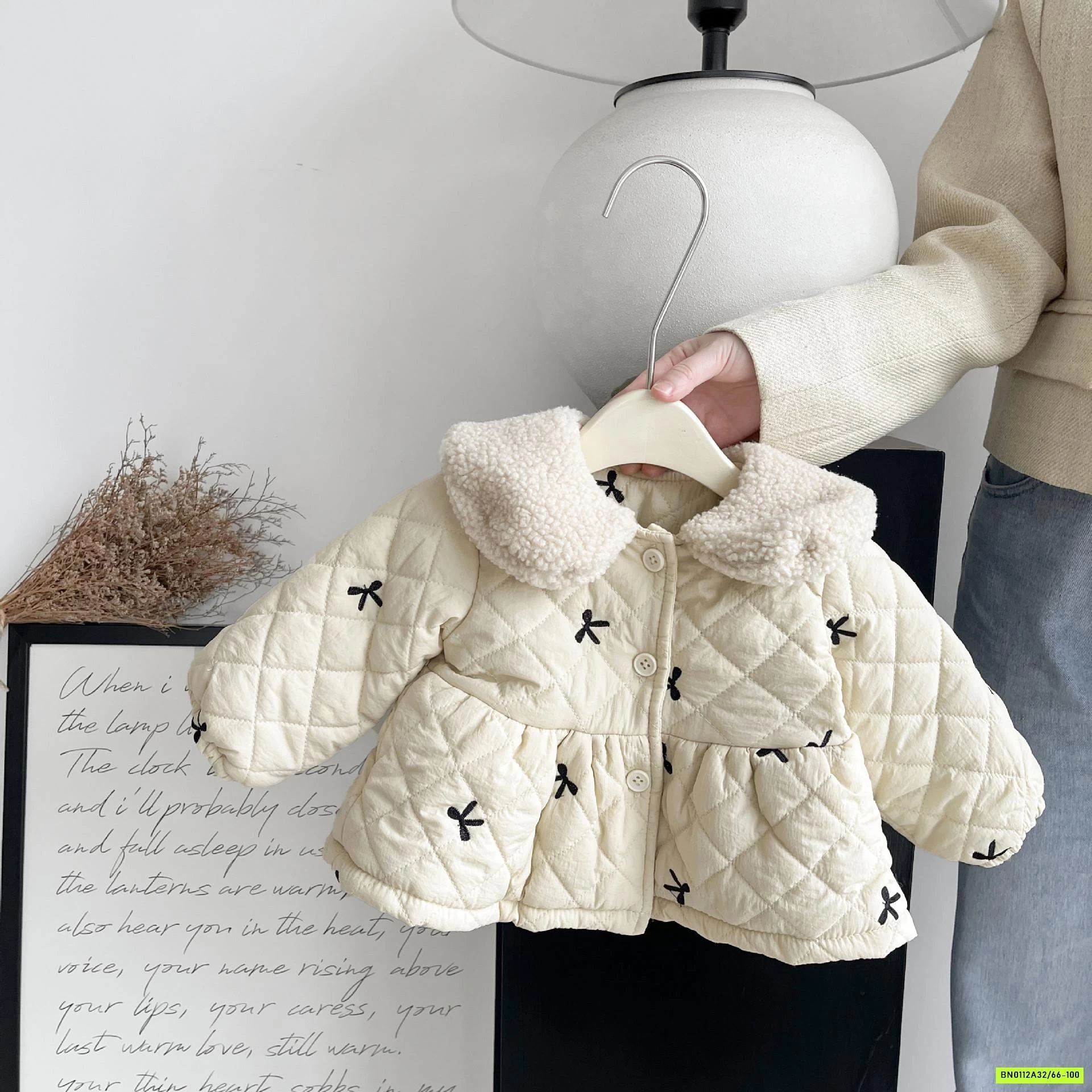 KHOÁC PHAO CỔ SEN THÊU NƠ LÓT LÔNG SZ NHÍ