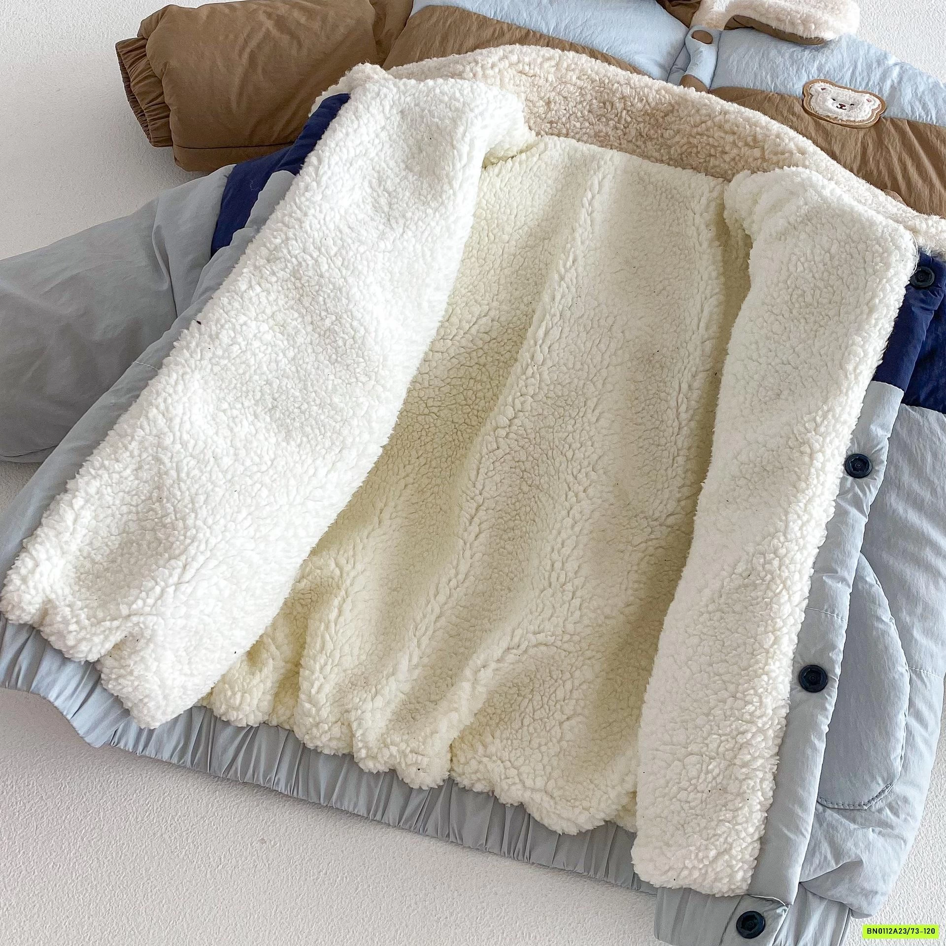 KHOÁC PHAO GẤU PHỐI MÀU LÓT LÔNG CỪU