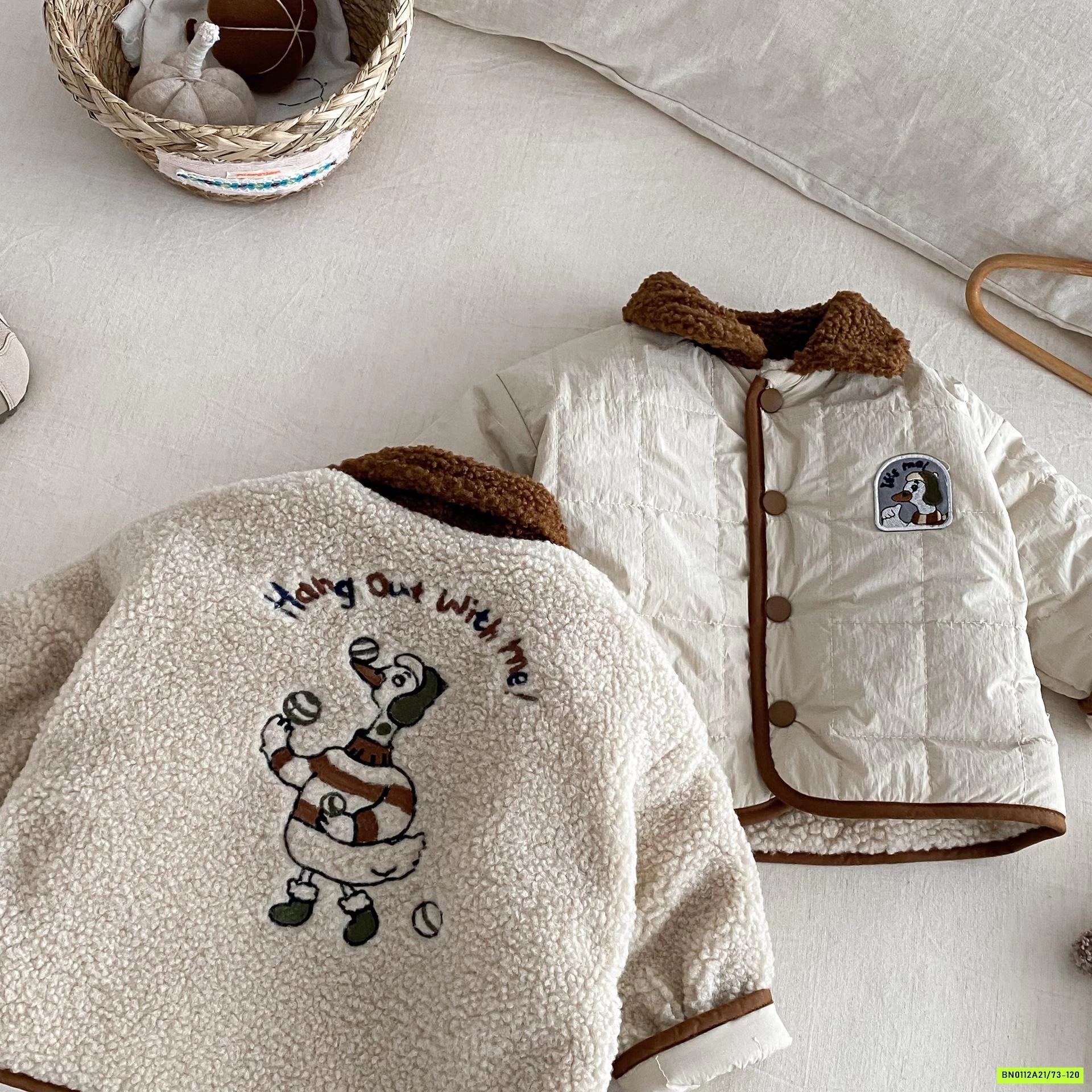 KHOÁC PHAO THÊU VỊT LÓT LÔNG CỪU