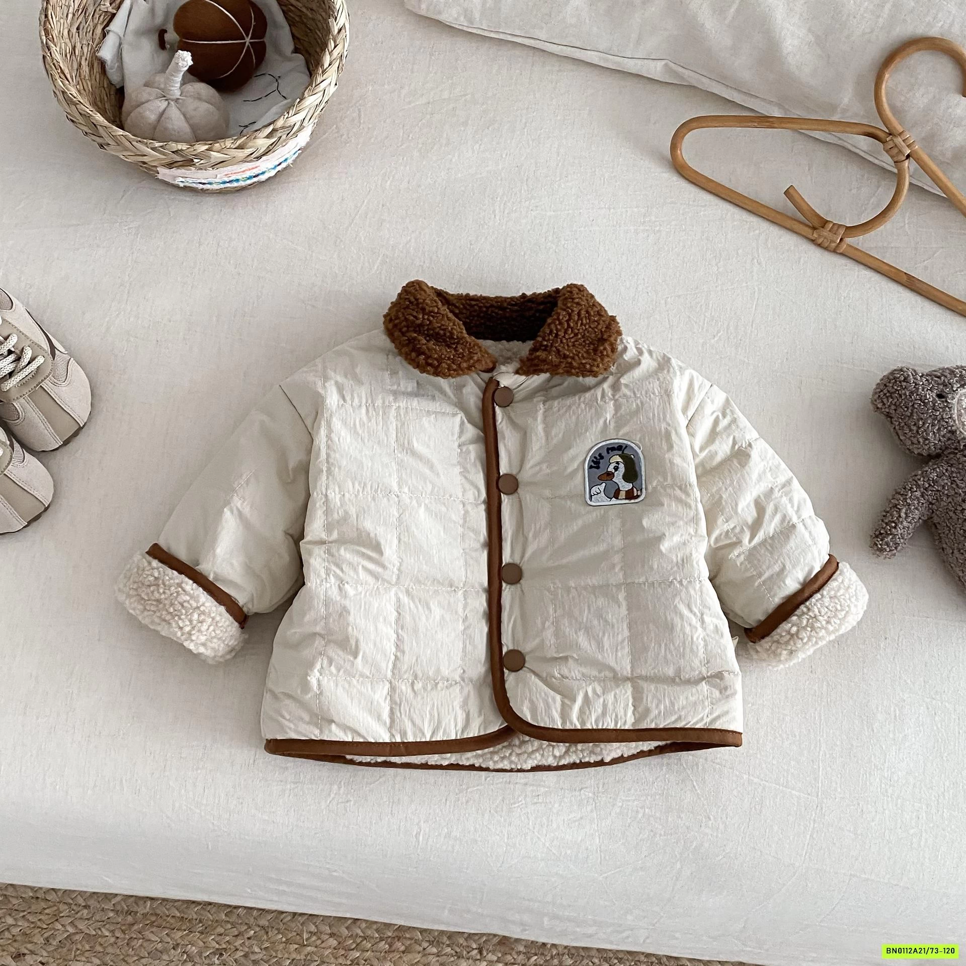 KHOÁC PHAO THÊU VỊT LÓT LÔNG CỪU