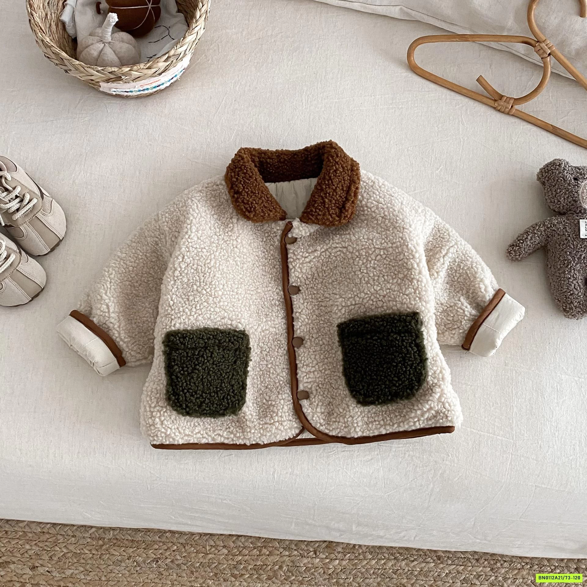 KHOÁC PHAO THÊU VỊT LÓT LÔNG CỪU