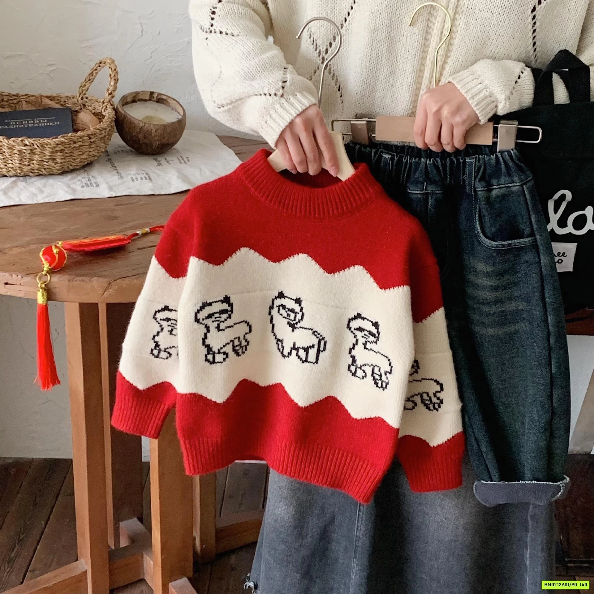 ÁO LEN PHỐI ĐỎ IN HÌNH